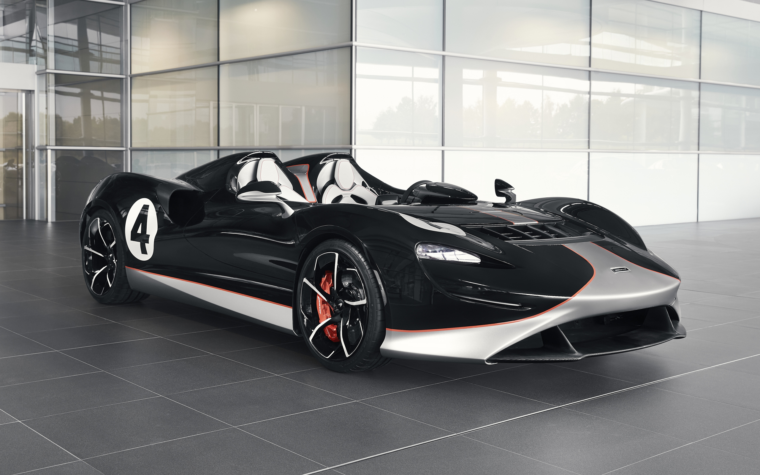 Гоночный автомобиль McLaren MSO Elva M1A Theme 2020 года