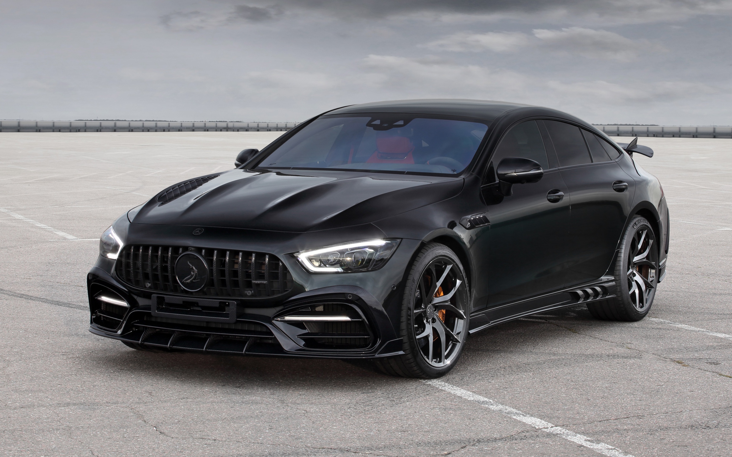 Черный автомобиль Mercedes-AMG GT 63 S 4MATIC+ 4-Door Coupé Inferno 2020 года 