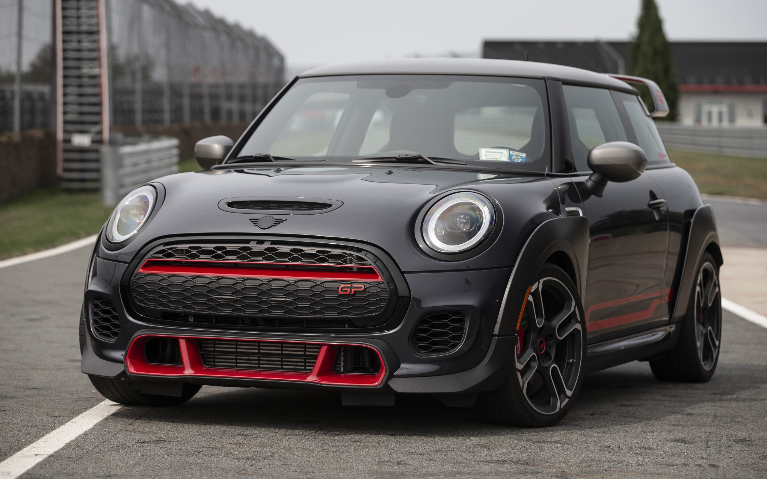 Черный автомобиль  MINI John Cooper Works GP, 2021 года 