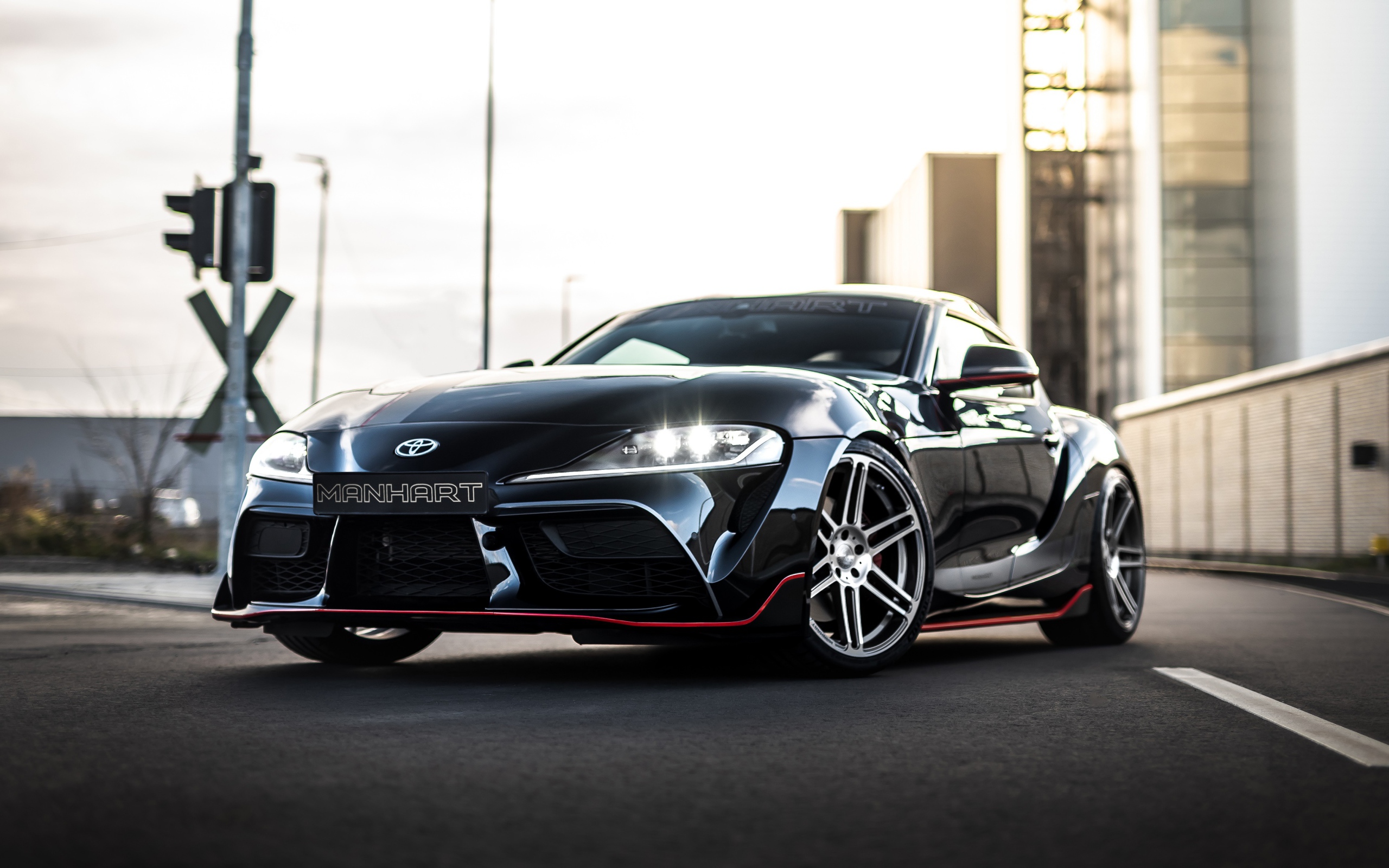 Черный автомобиль Manhart Supra GR 450 2020  года в городе 
