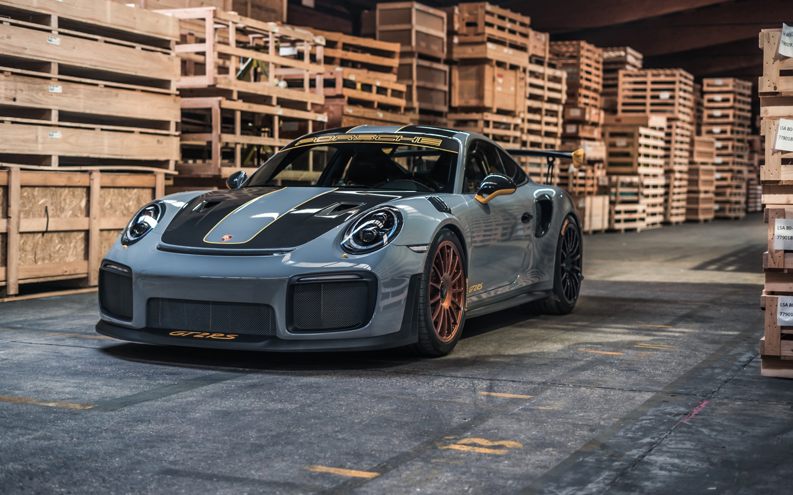 Автомобиль  Porsche 911 GT2 RS 2020 года на складе 