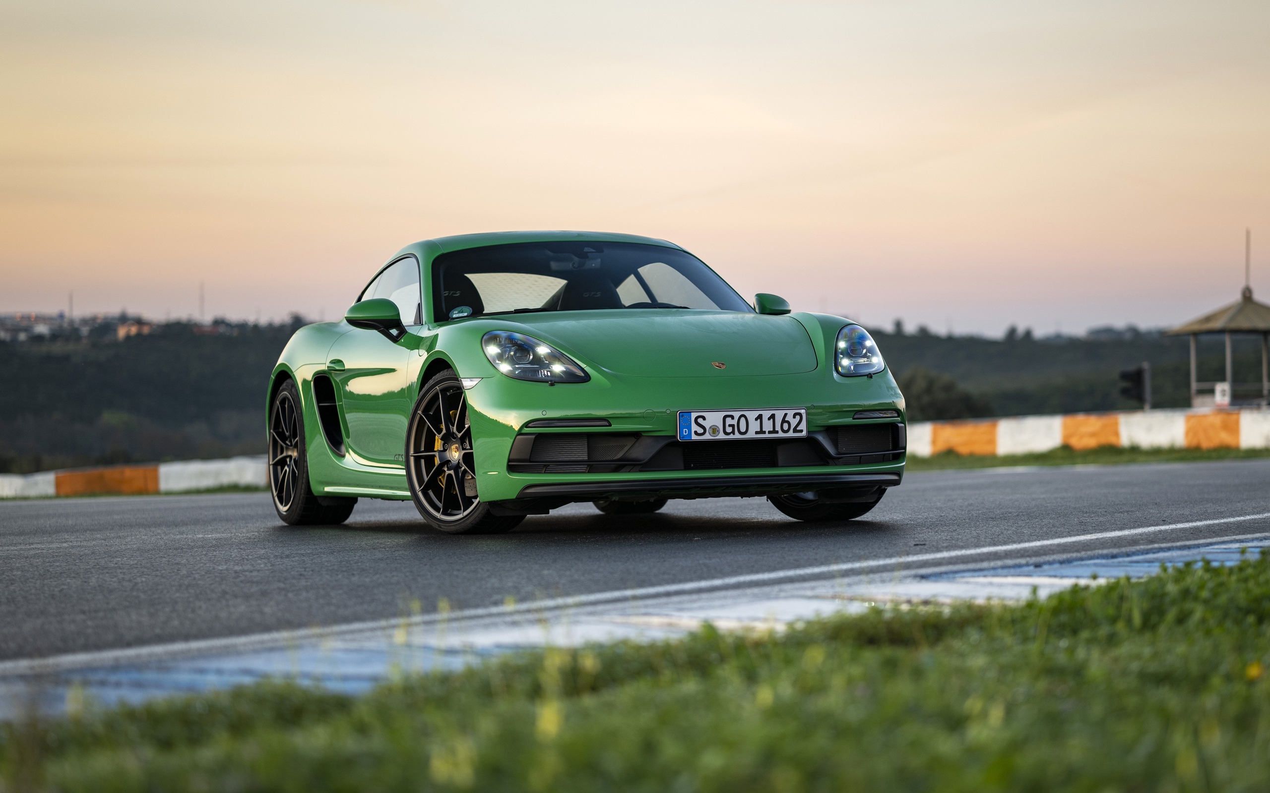Автомобиль Porsche 718 Cayman GTS 4,  2020 года