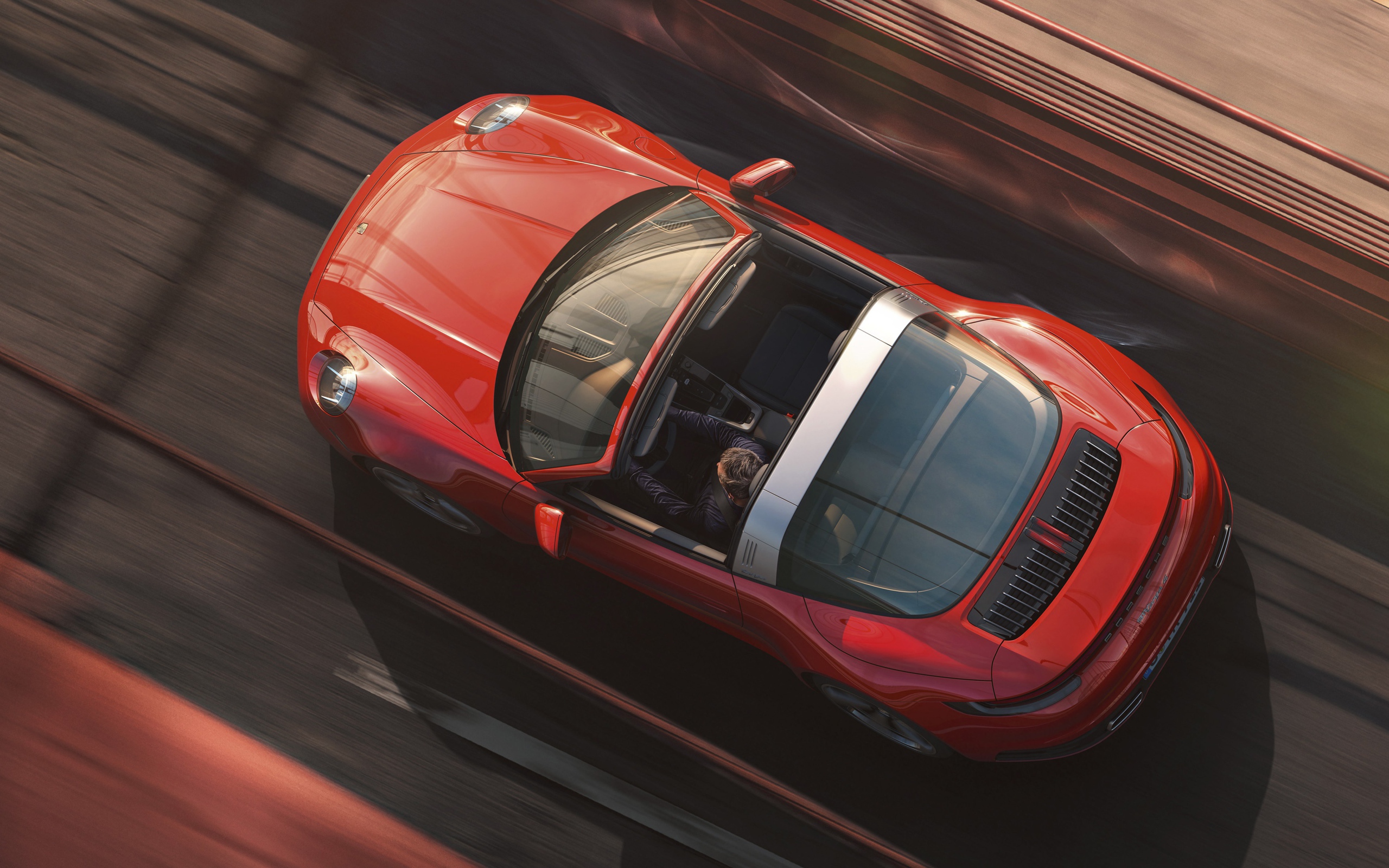 Автомобиль Porsche 911 Targa 4, 2020 года вид сверху