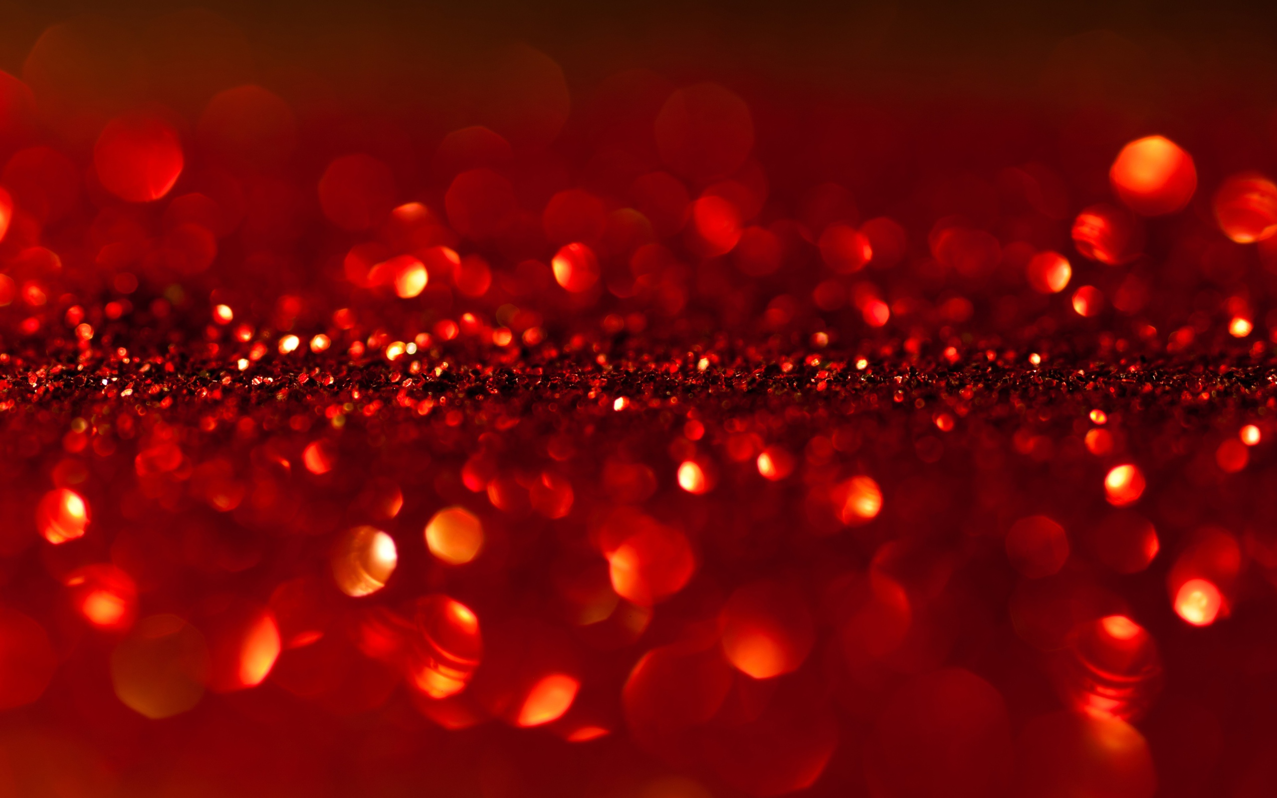 Много блестящих красных стразов, фон