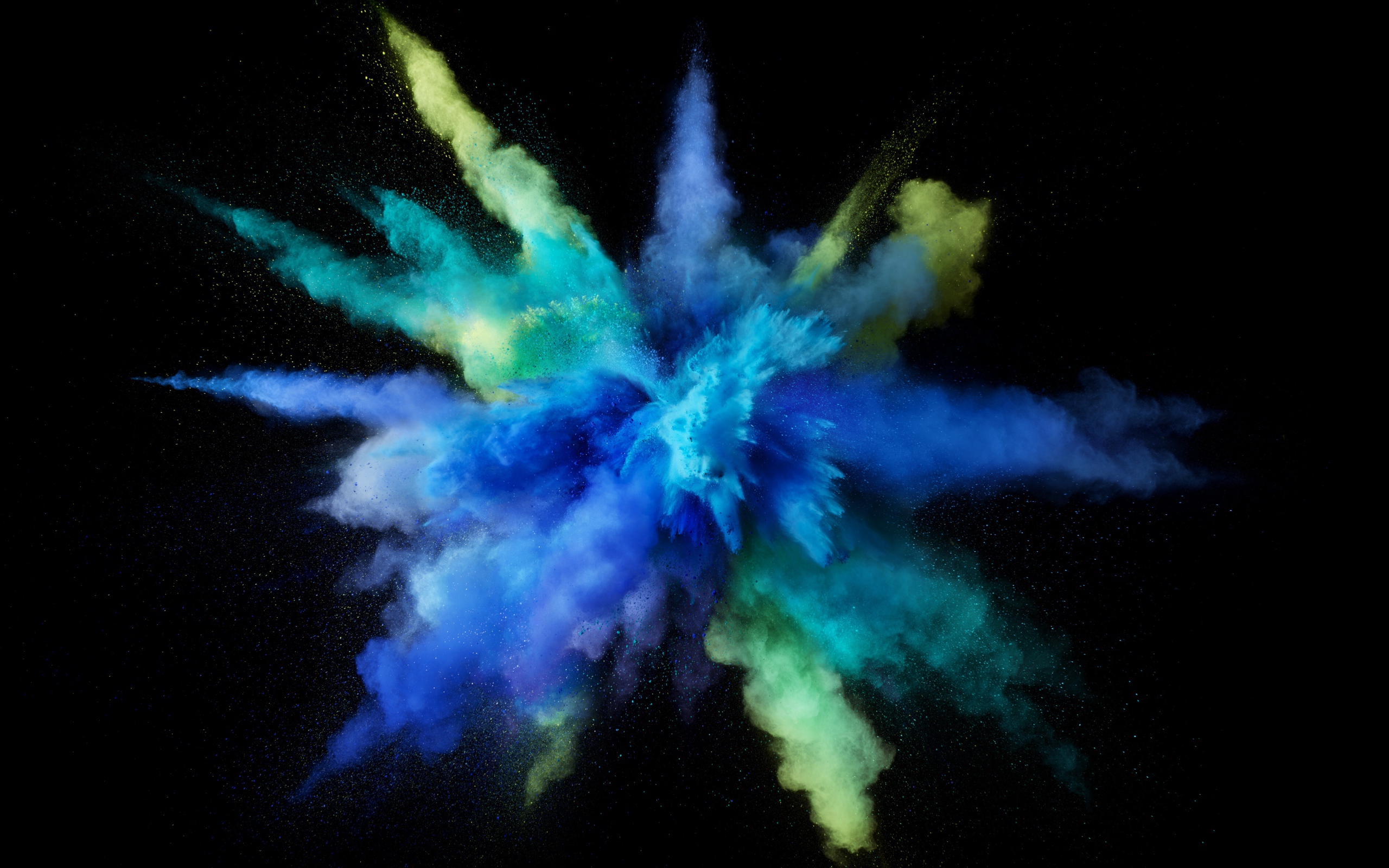 Взрыв сине-желтой краски на черном фоне