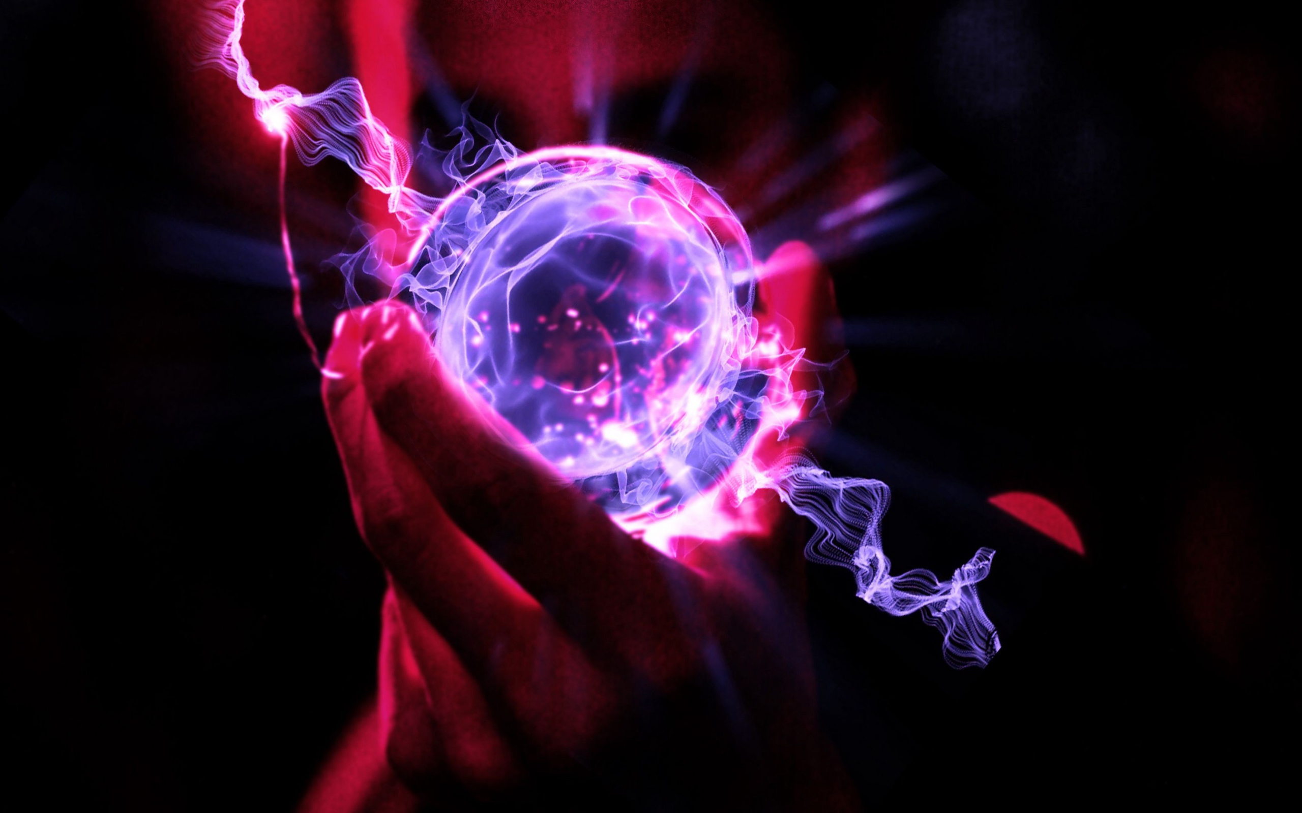 Неоновый фантастический шар в руке