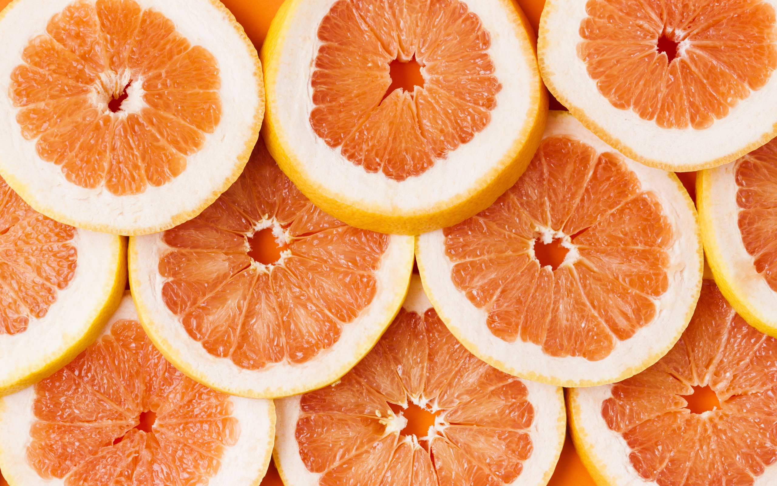 Кружочки грейпфрута крупным планом