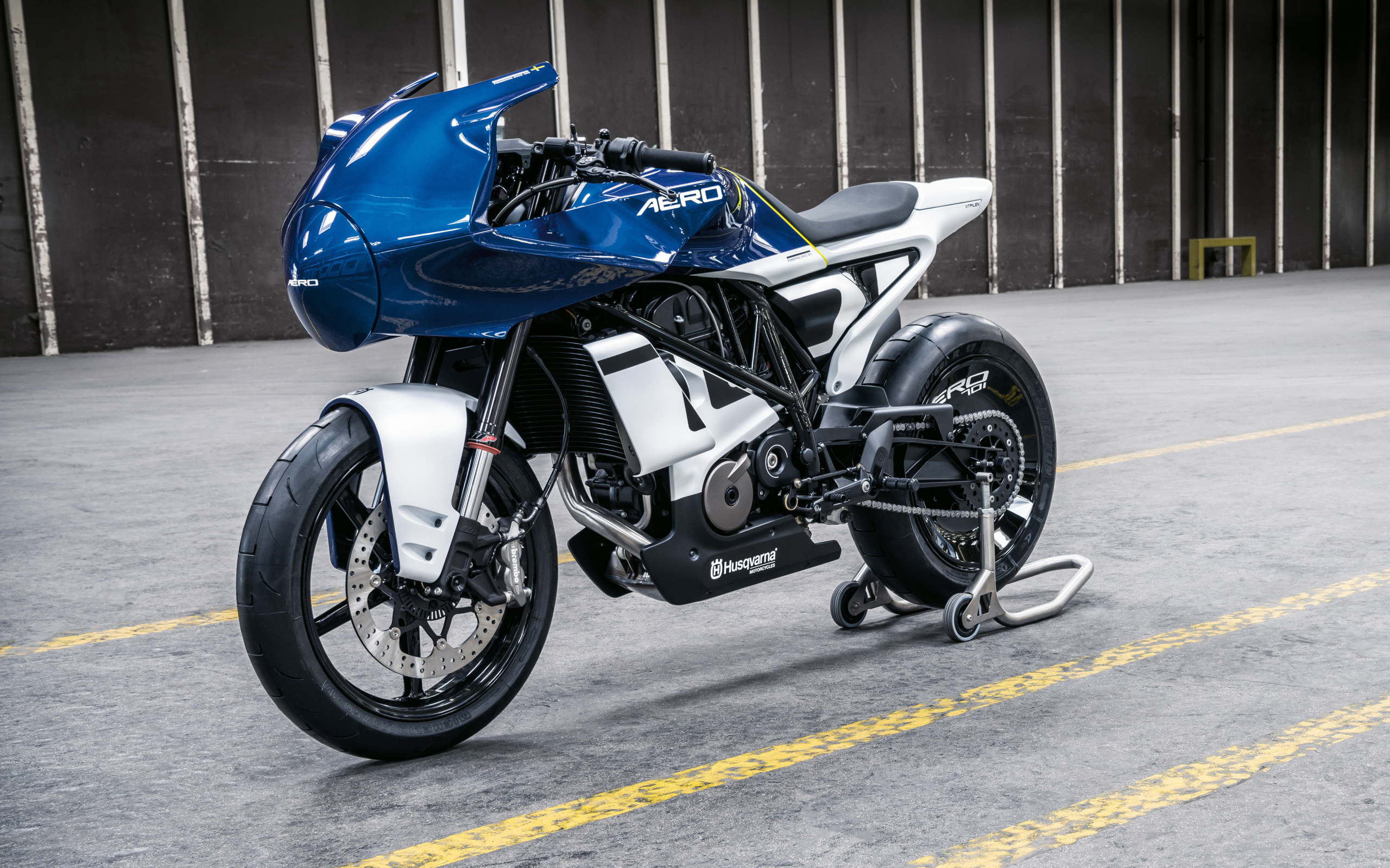 Мотоцикл Husqvarna Vitpilen 701 Aero Concept 2019 года на дороге