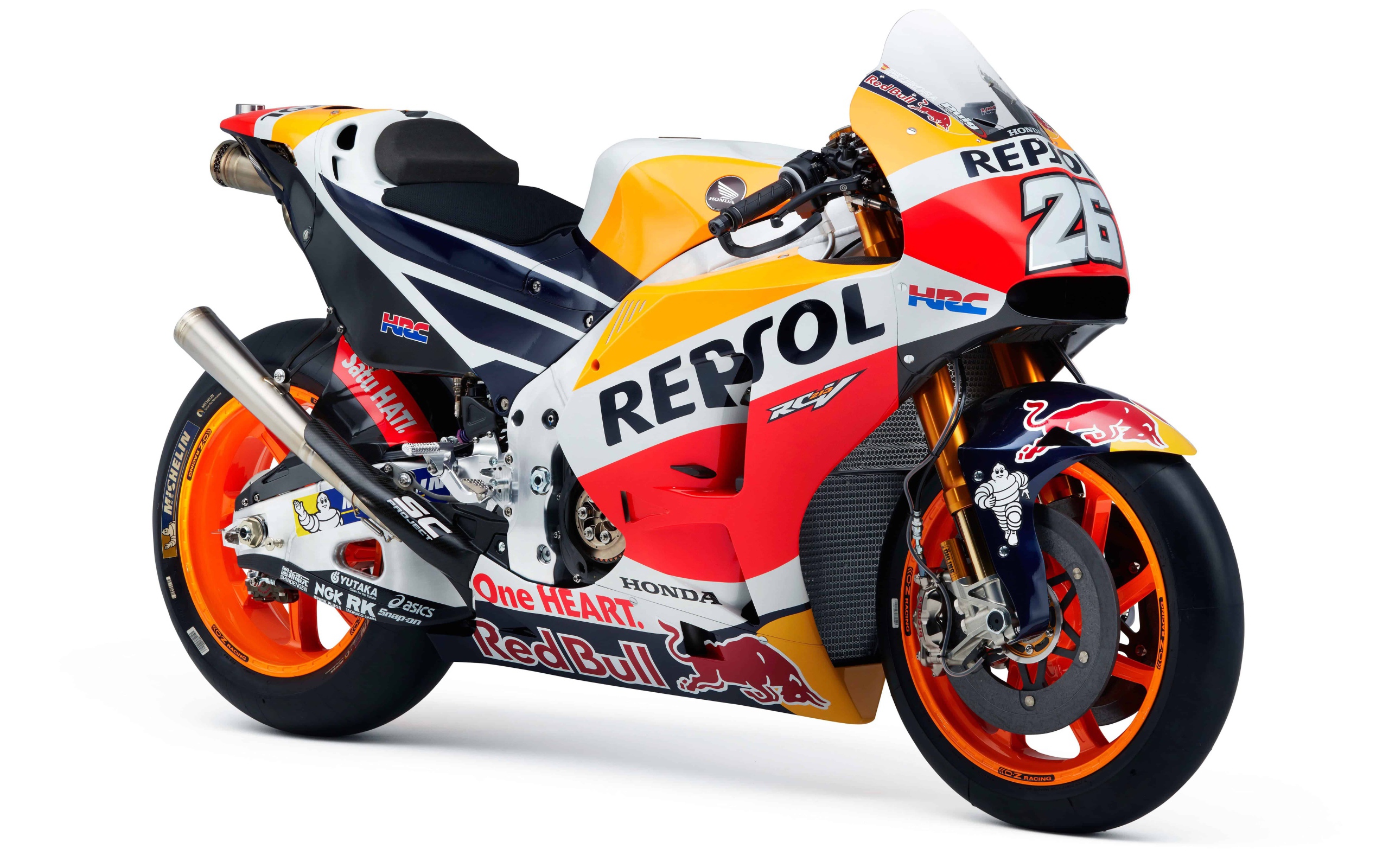 Мотоцикл гоночный honda на белом фоне