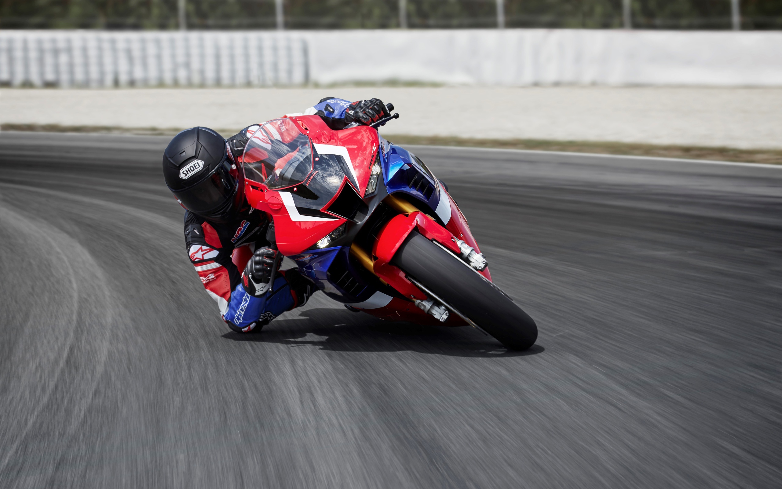 Мотоцикл Honda CBR1000RR-R Fireblade SP 2020 на кроссе