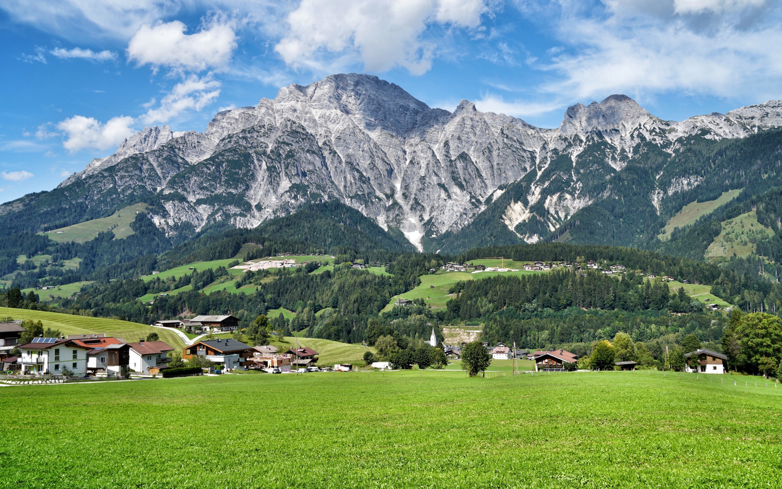 Вид высокие горы под голубым небом, Австрия 
