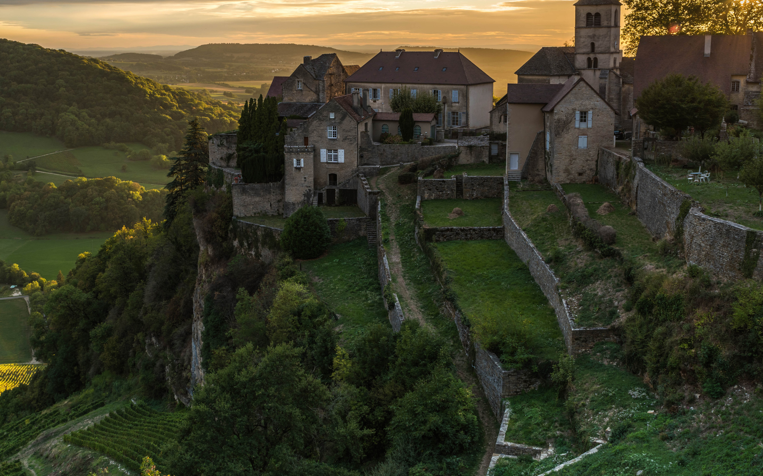 Большой дом на высокой скале, Франция 