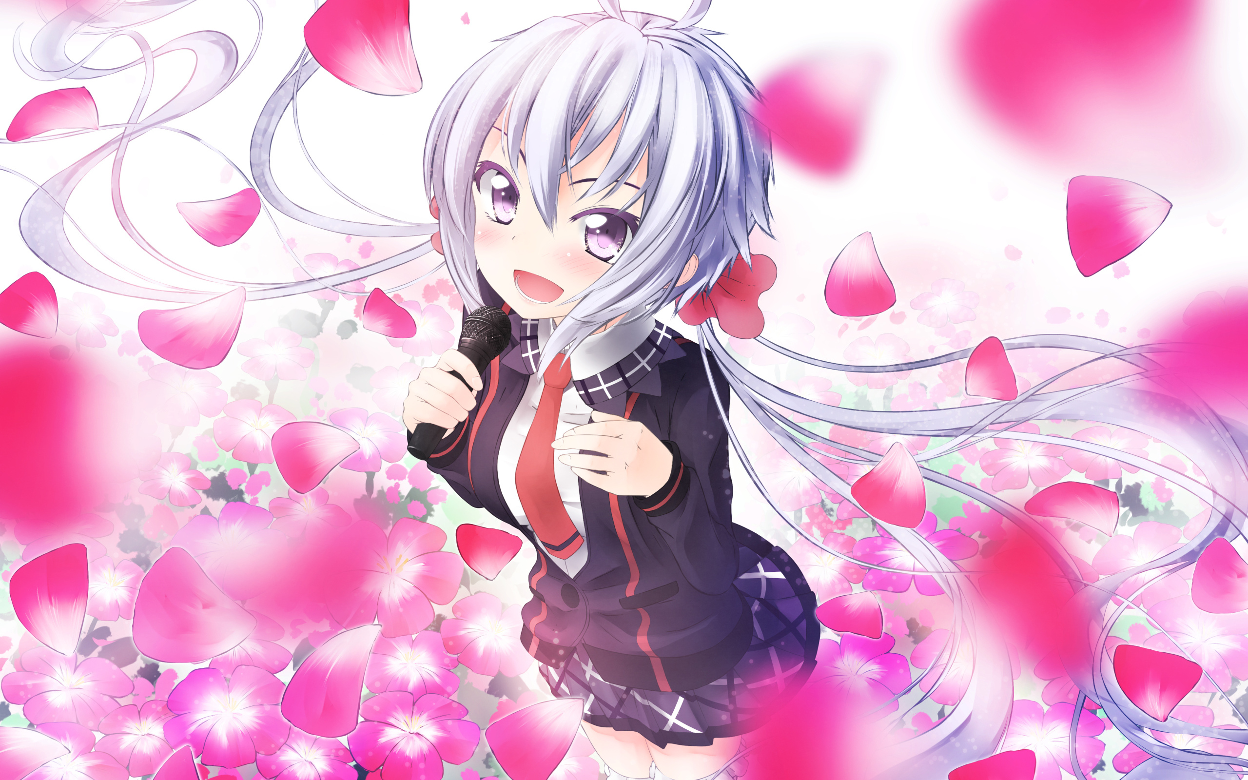 Девушка аниме на фоне с розовыми лепестками 