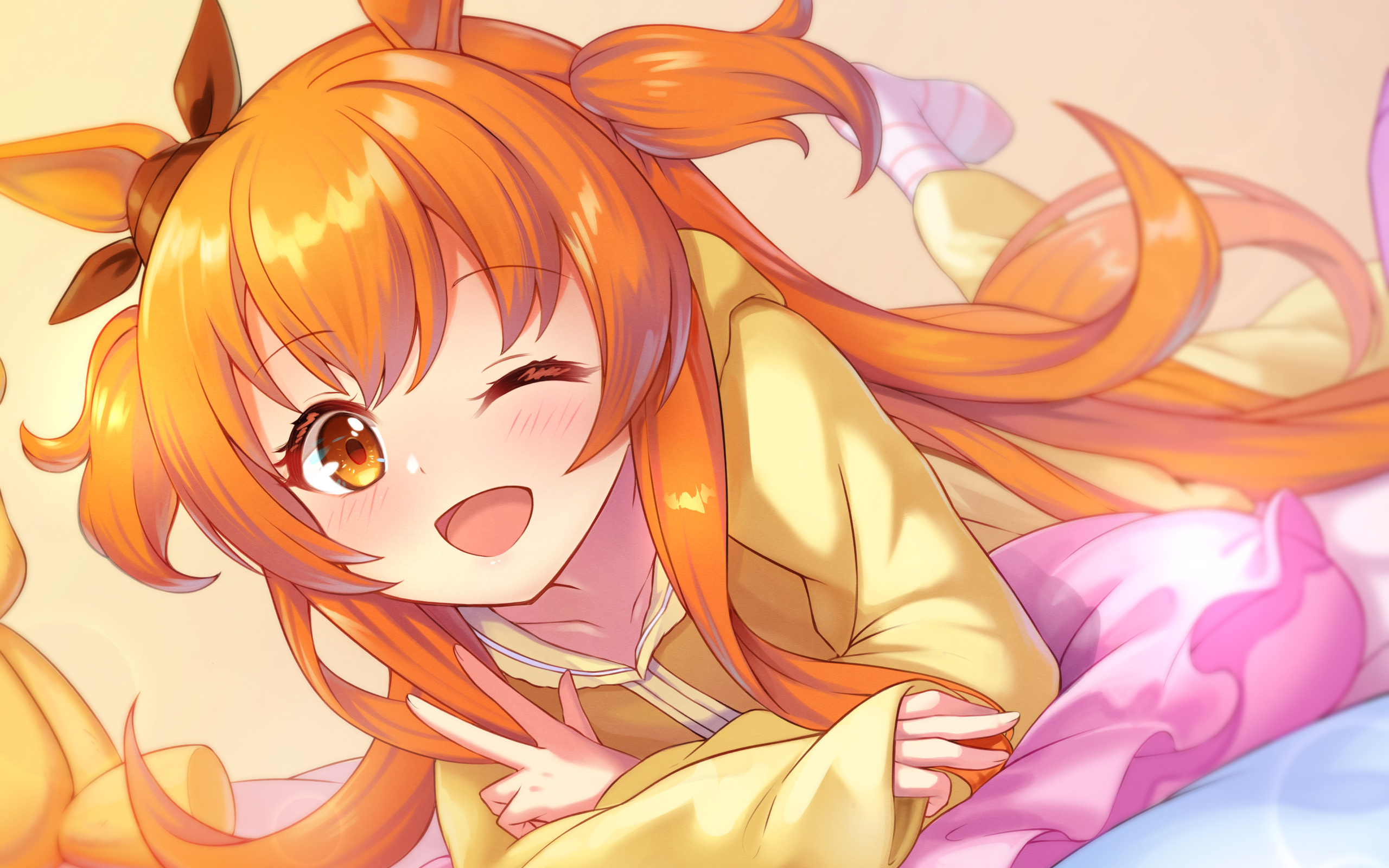 Яркая рыжеволосая девушка аниме  Uma Musume: Pretty Derby