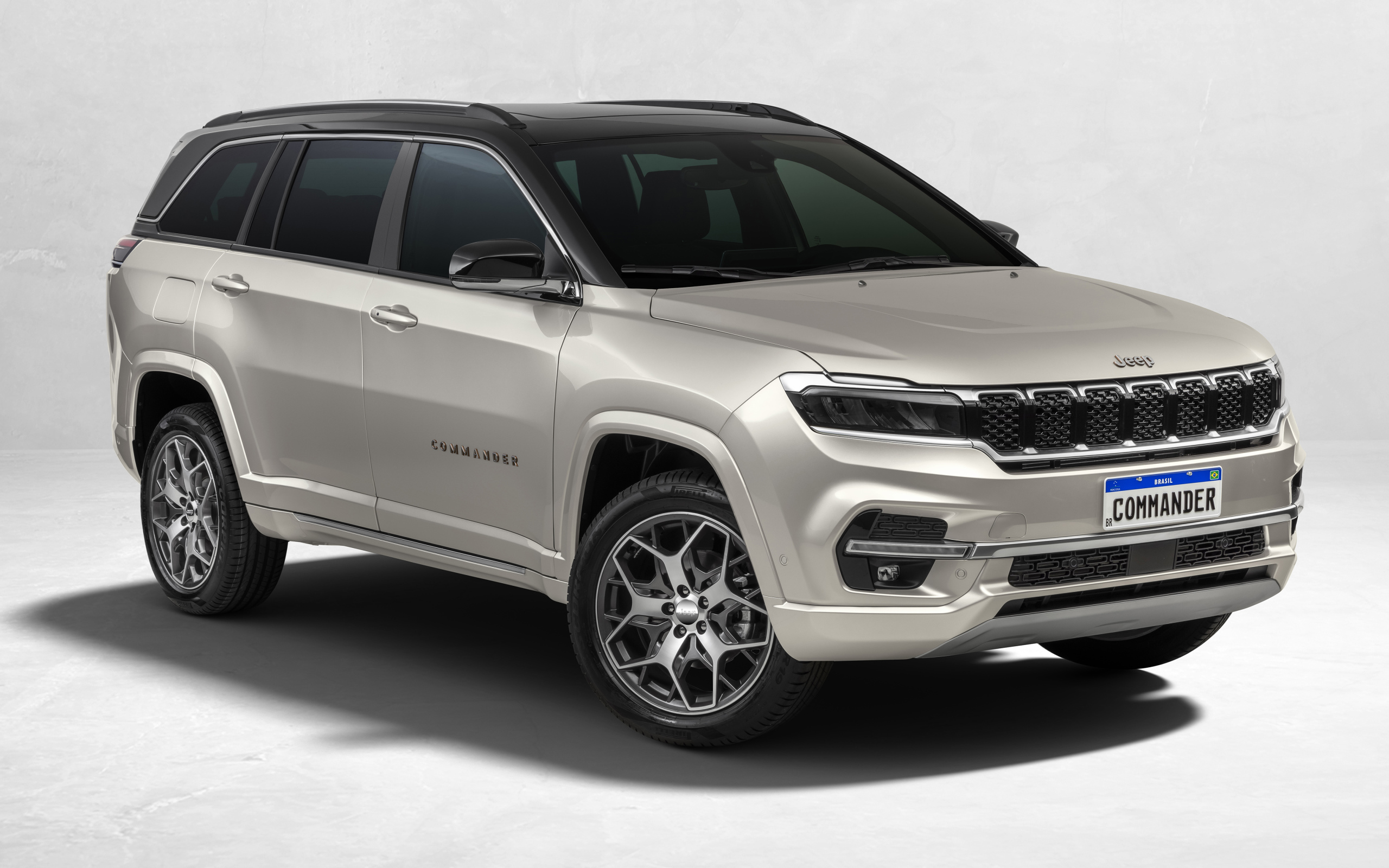 Серебристый Jeep Commander Overland TD380 4x4, 2021 года