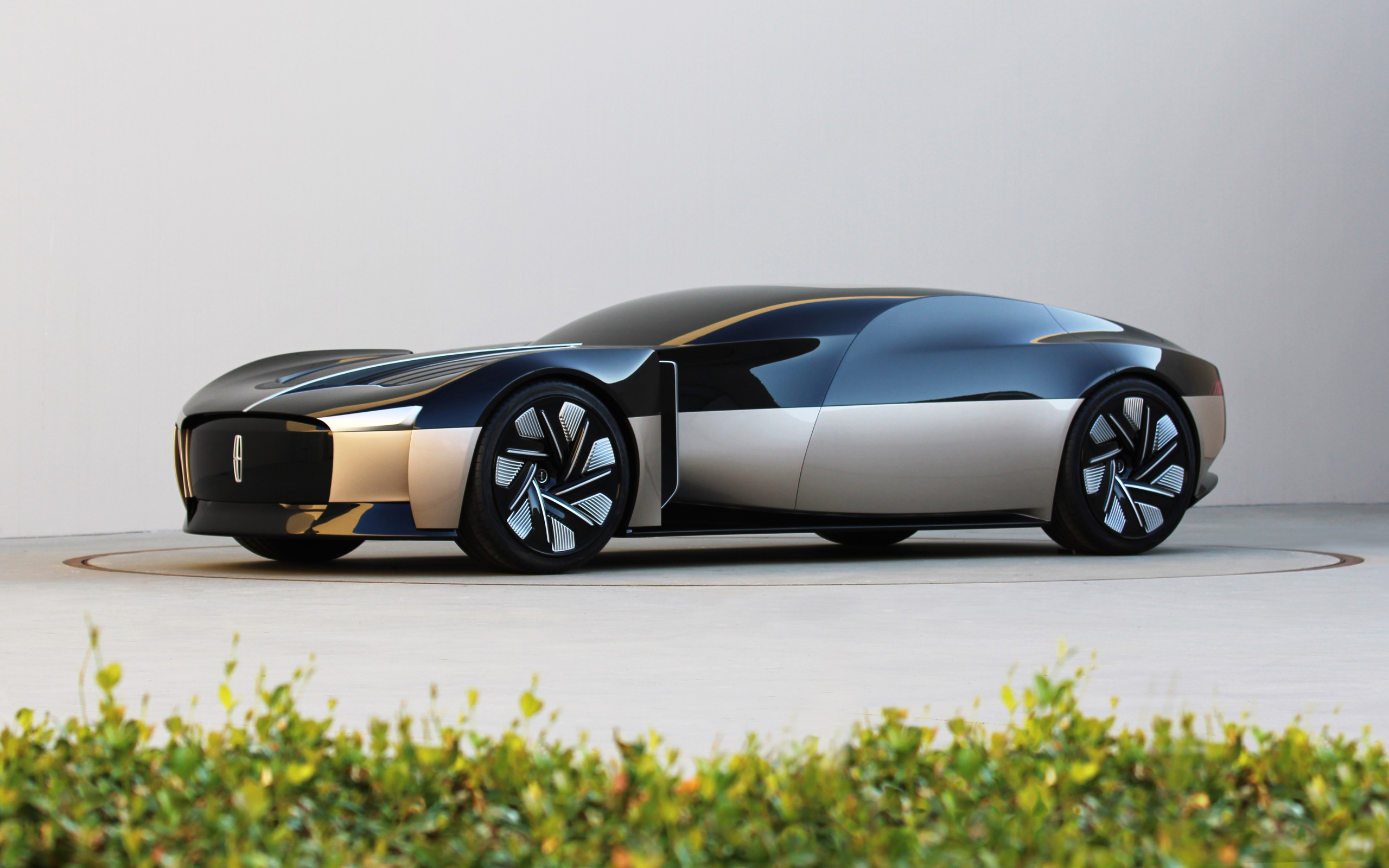 Дорогой автомобиль Lincoln Anniversary Concept 2021 года