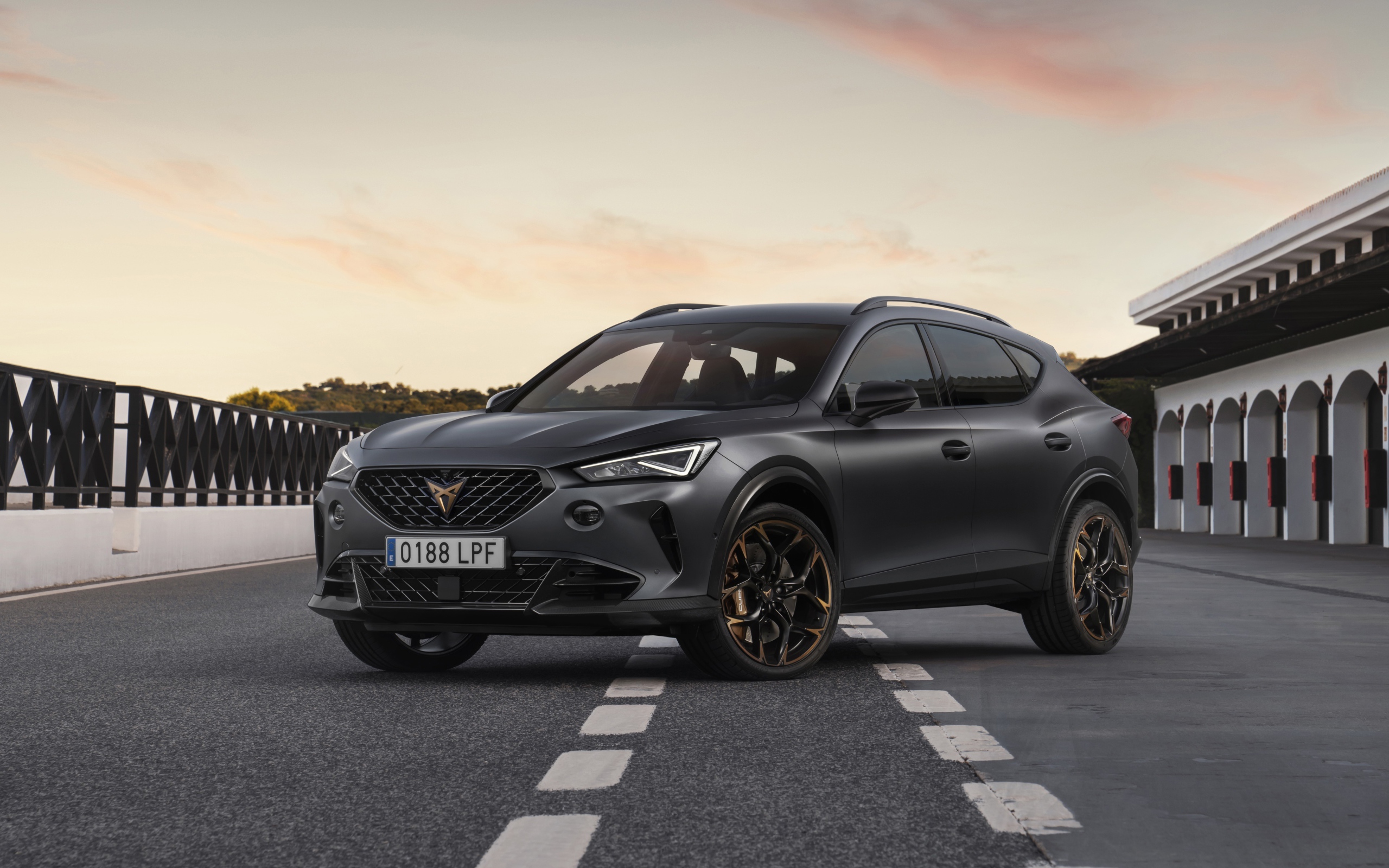 Автомобиль Cupra Formentor VZ5,  2021 года