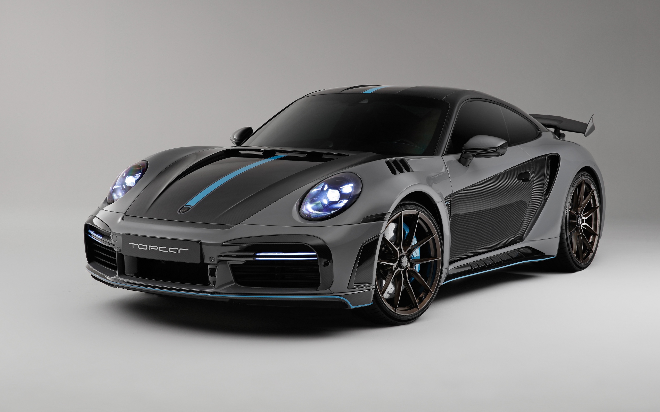 Спортивный автомобиль Porsche 911 Turbo S Stinger GTR 3 2021  года на сером фоне