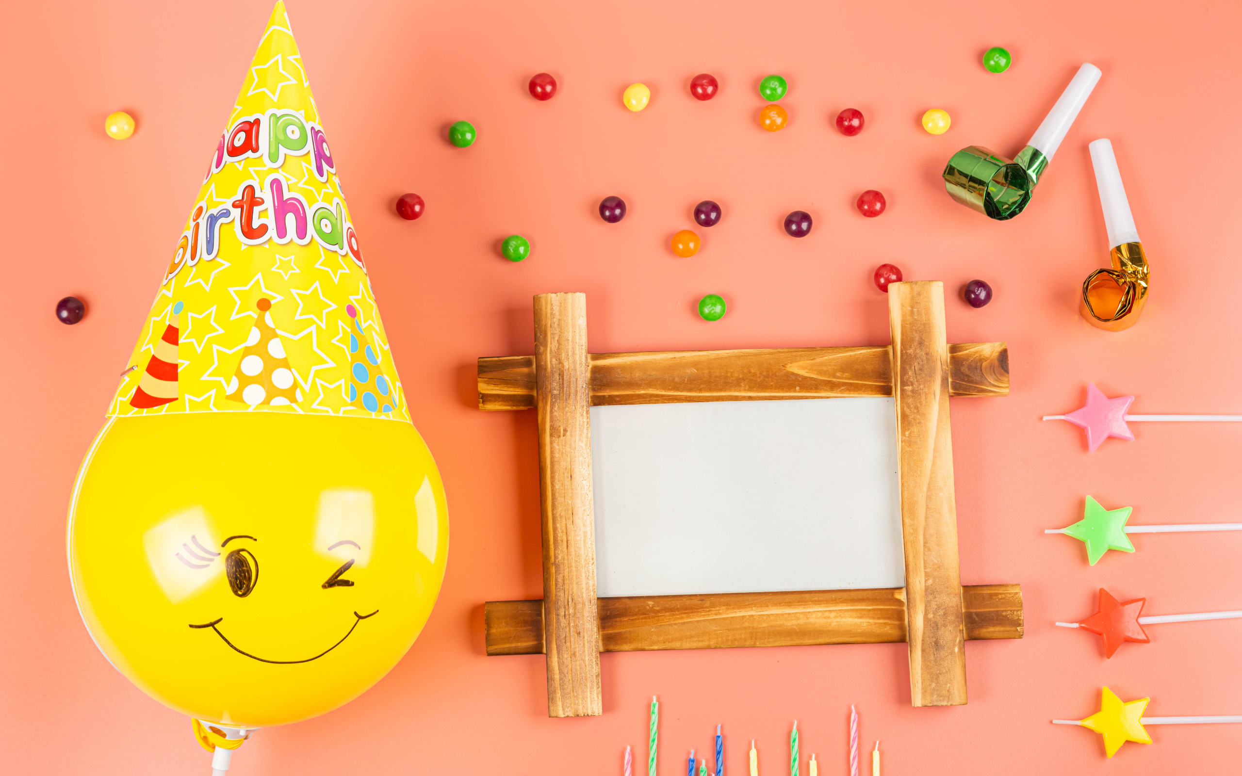 Рамка, конфеты и воздушный шар,шаблон открытки на день рождения 