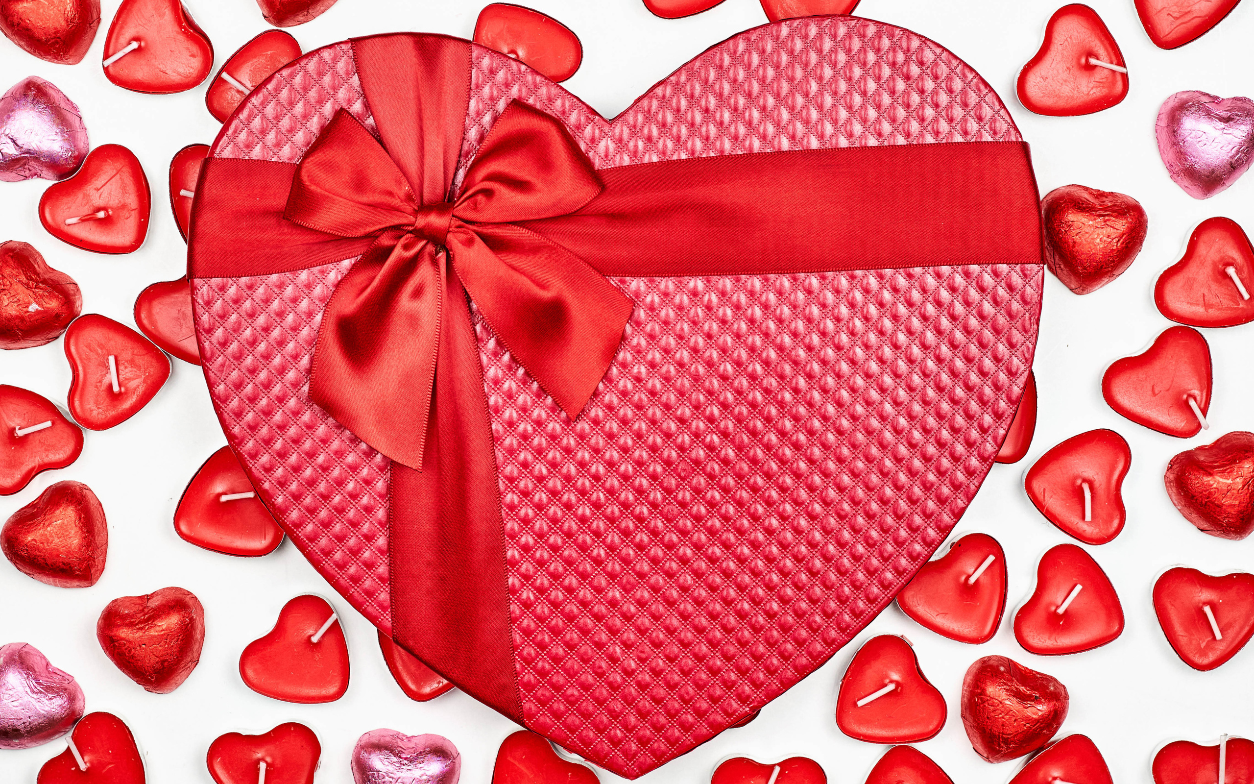 Подарок в форме сердца и свечи подарок на День влюбленных