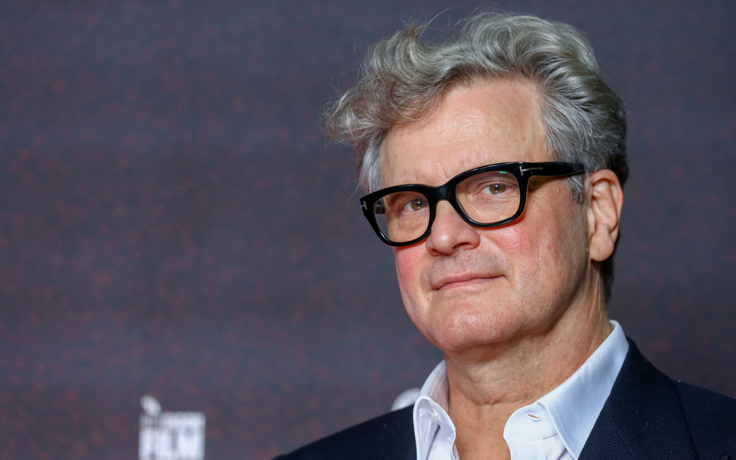 Британский актер Колин Ферт в очках