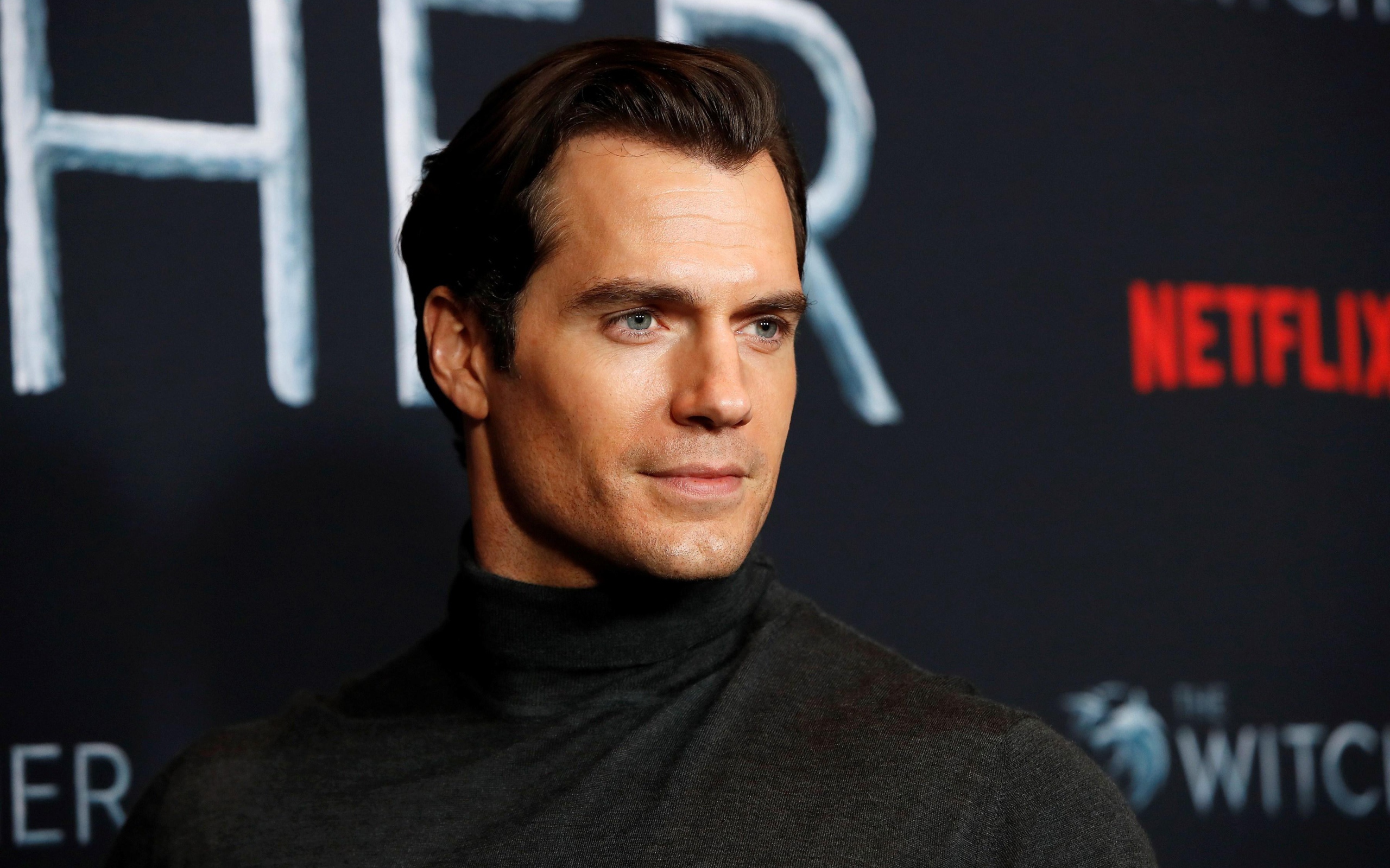 Красивый популярный актер Генри Кавилл