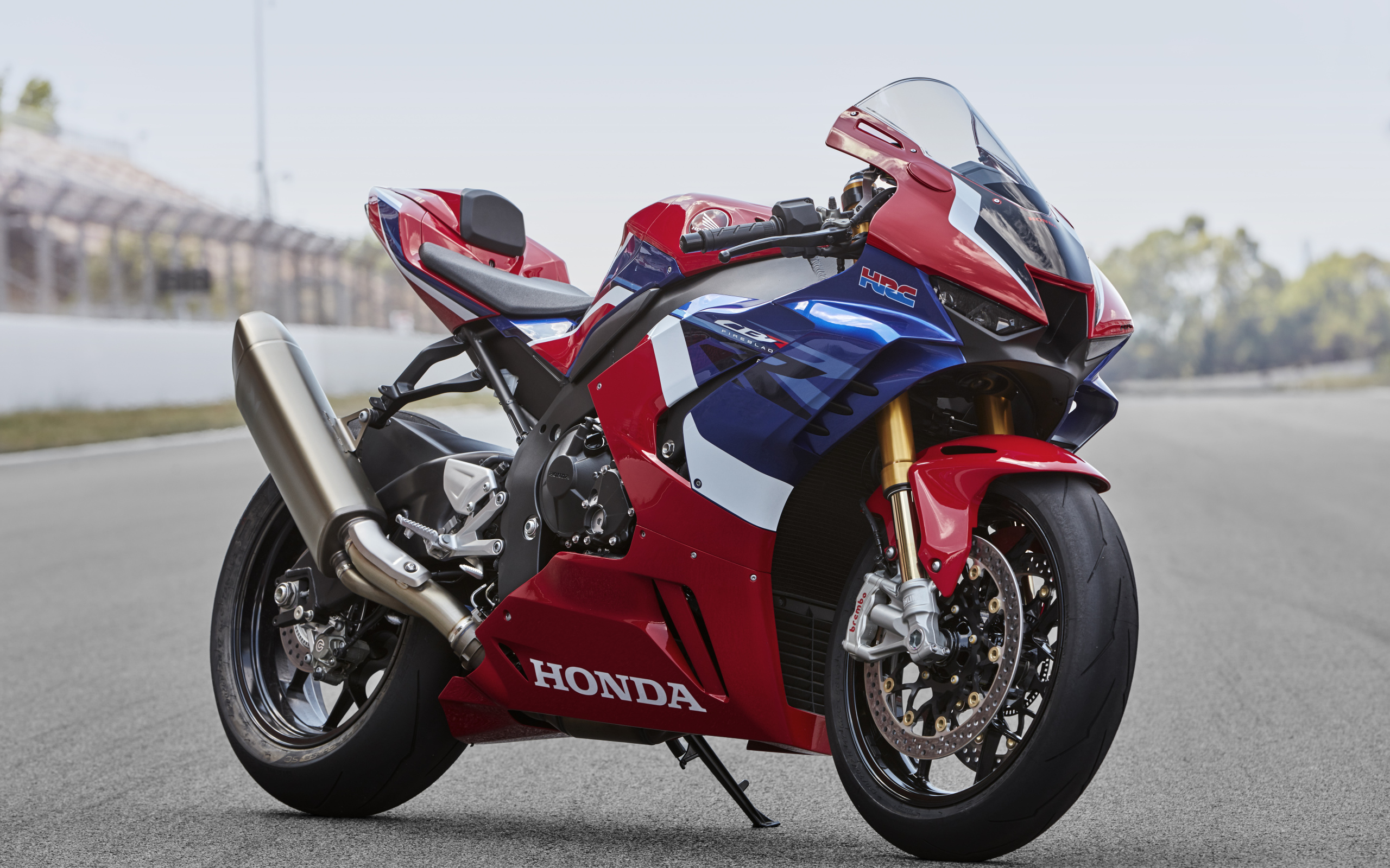 Большой спортивный мотоцикл Honda CBR1000RR-R Fireblade 2020 года