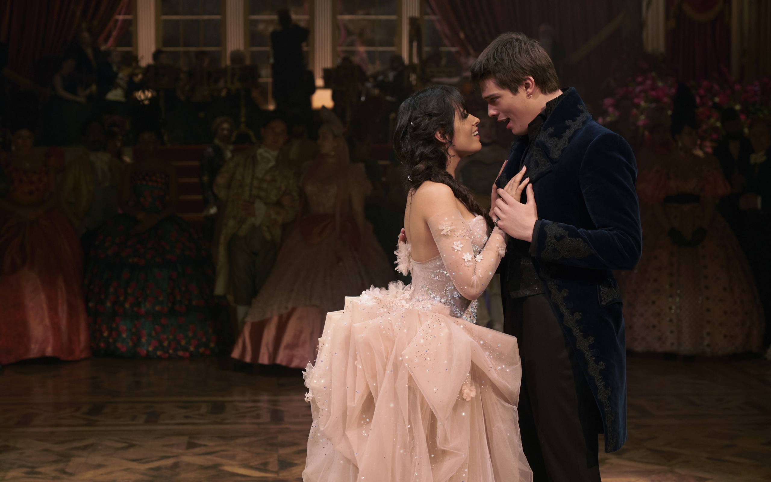 Главные герои нового фильма Золушка, 2021