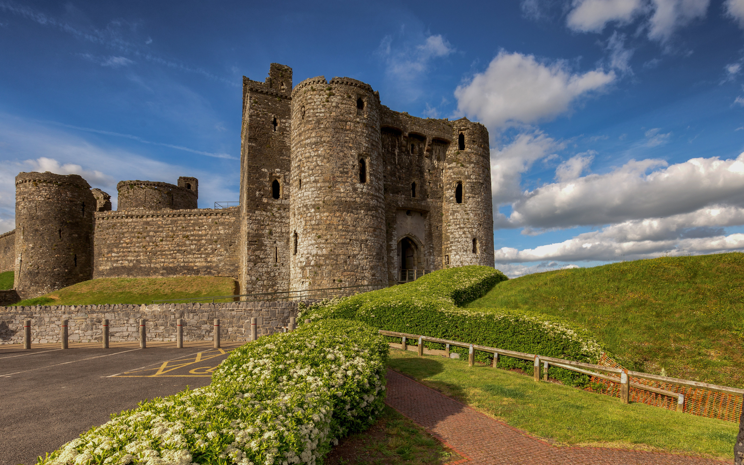 Замок Кидвелли, Уэльс. Великобритания