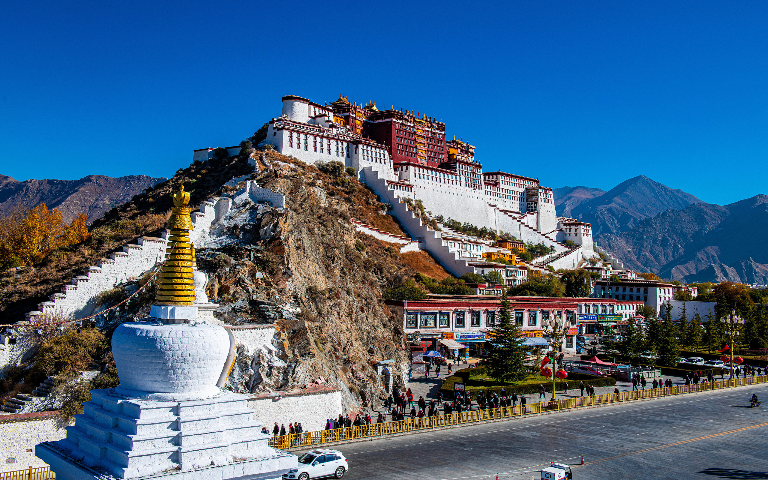 Красивый старинный дворец Потала,  Китай