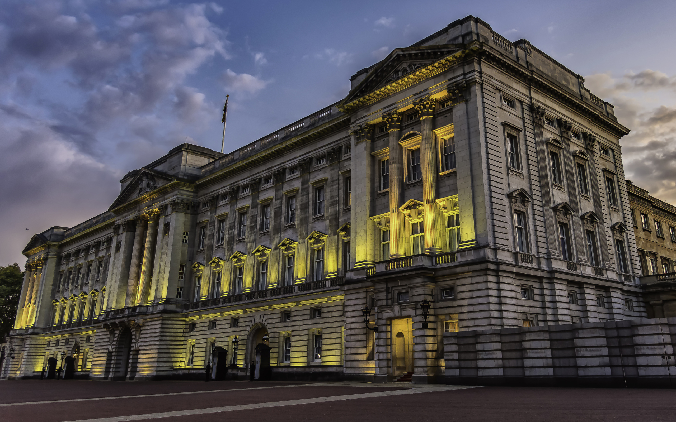 Букингемский дворец в сумерках, Лондон