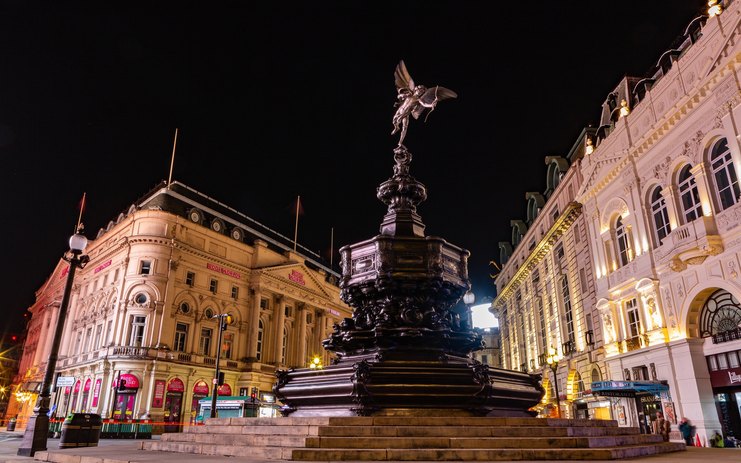 Мемориальный фонтан Шефтсбери на улице Лондона, Англия