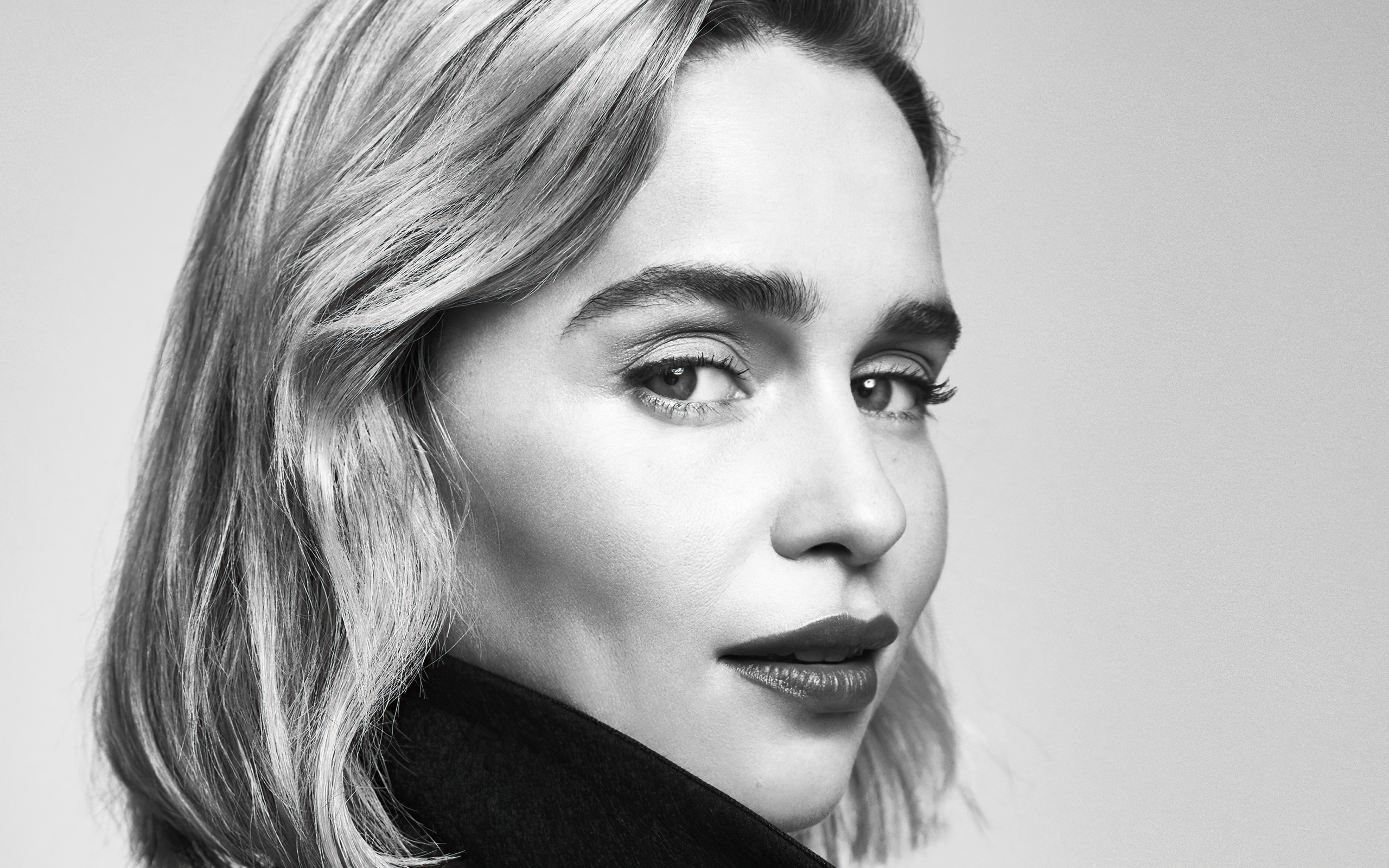 Девушка с красивыми глазами, актриса Эмилия Кларк