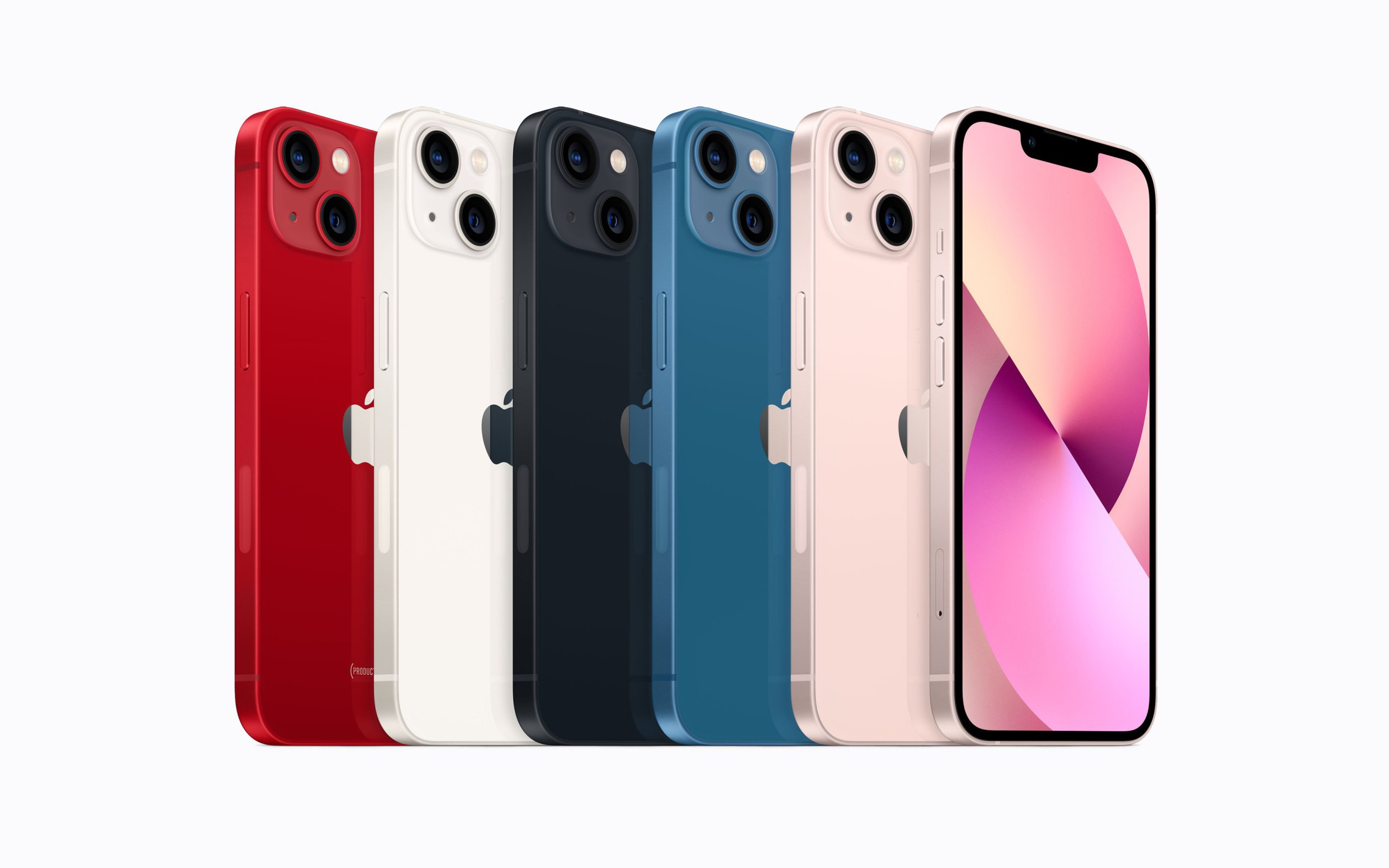 Стильные смартфоны  iPhone 13 на белом фоне