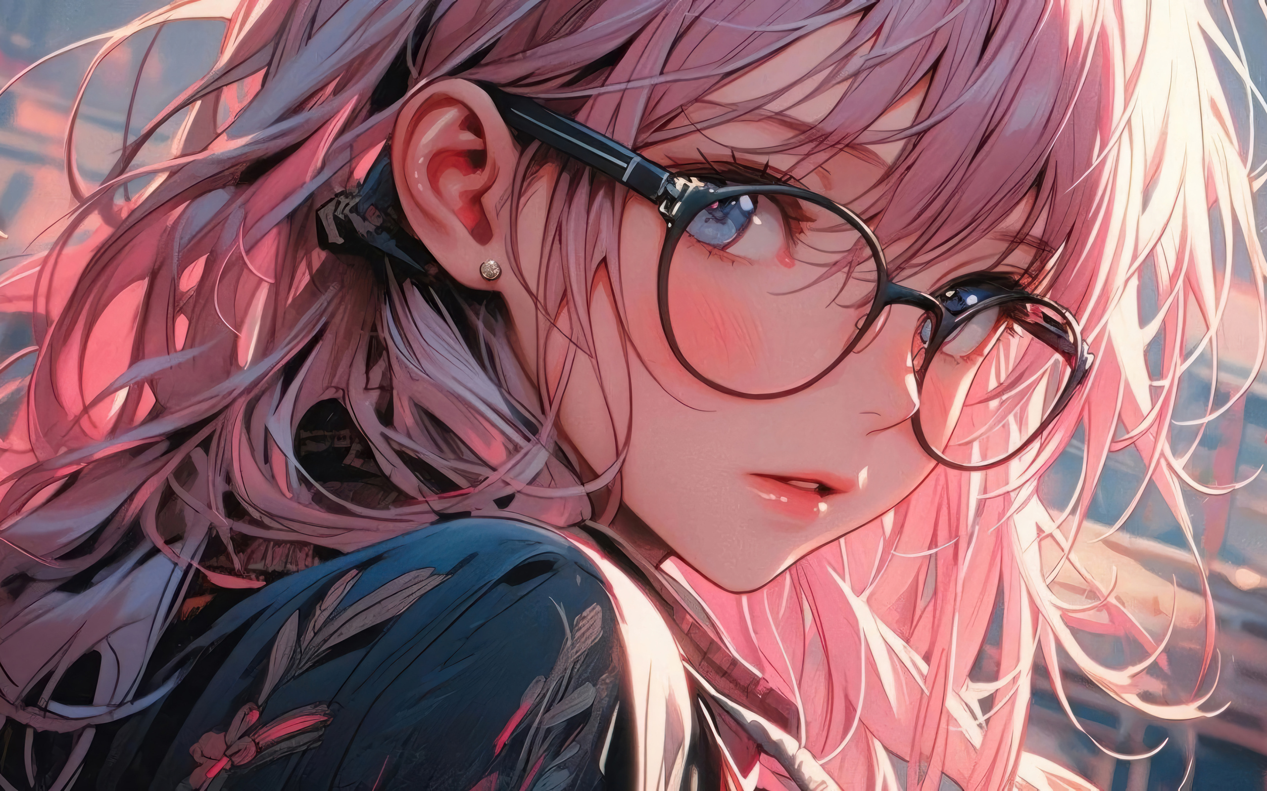 Девушка аниме с розовыми волосами в очках