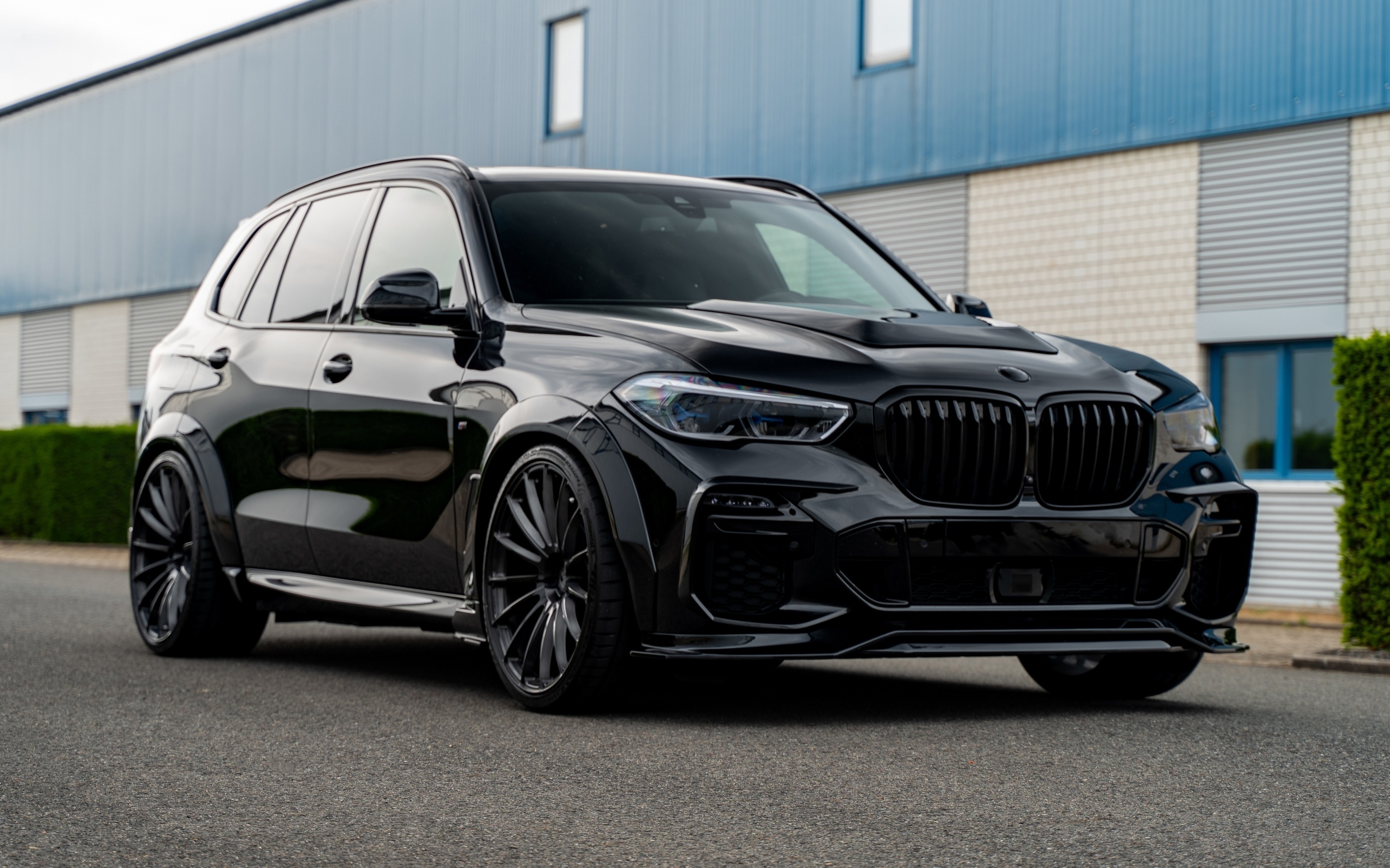 Черный автомобиль Prior-Design PDG5XWB Widebody Aerodynamic Kit