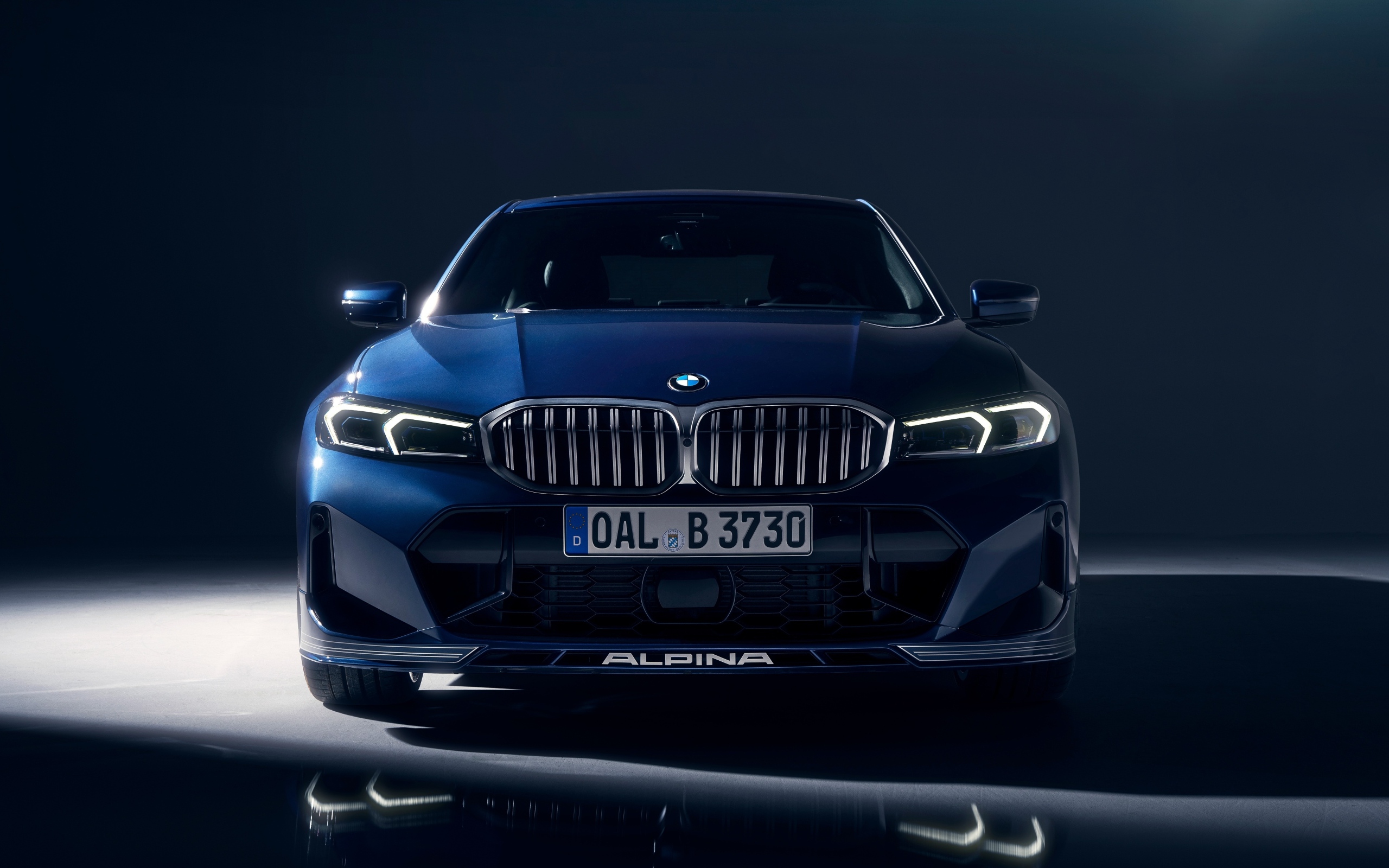 Синий автомобиль Alpina B3 Limousine