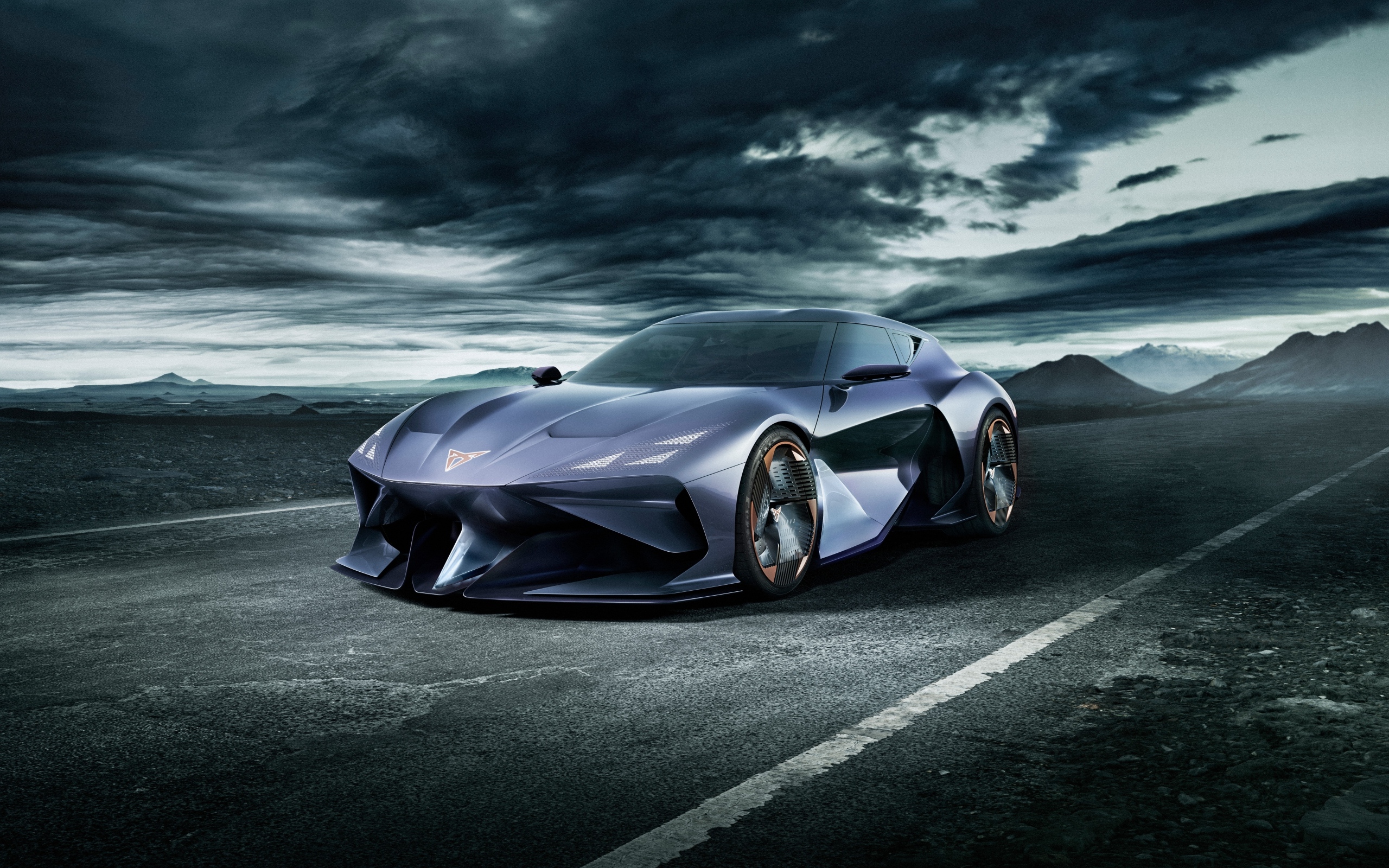 Автомобиль Cupra DarkRebel на фоне грозового неба