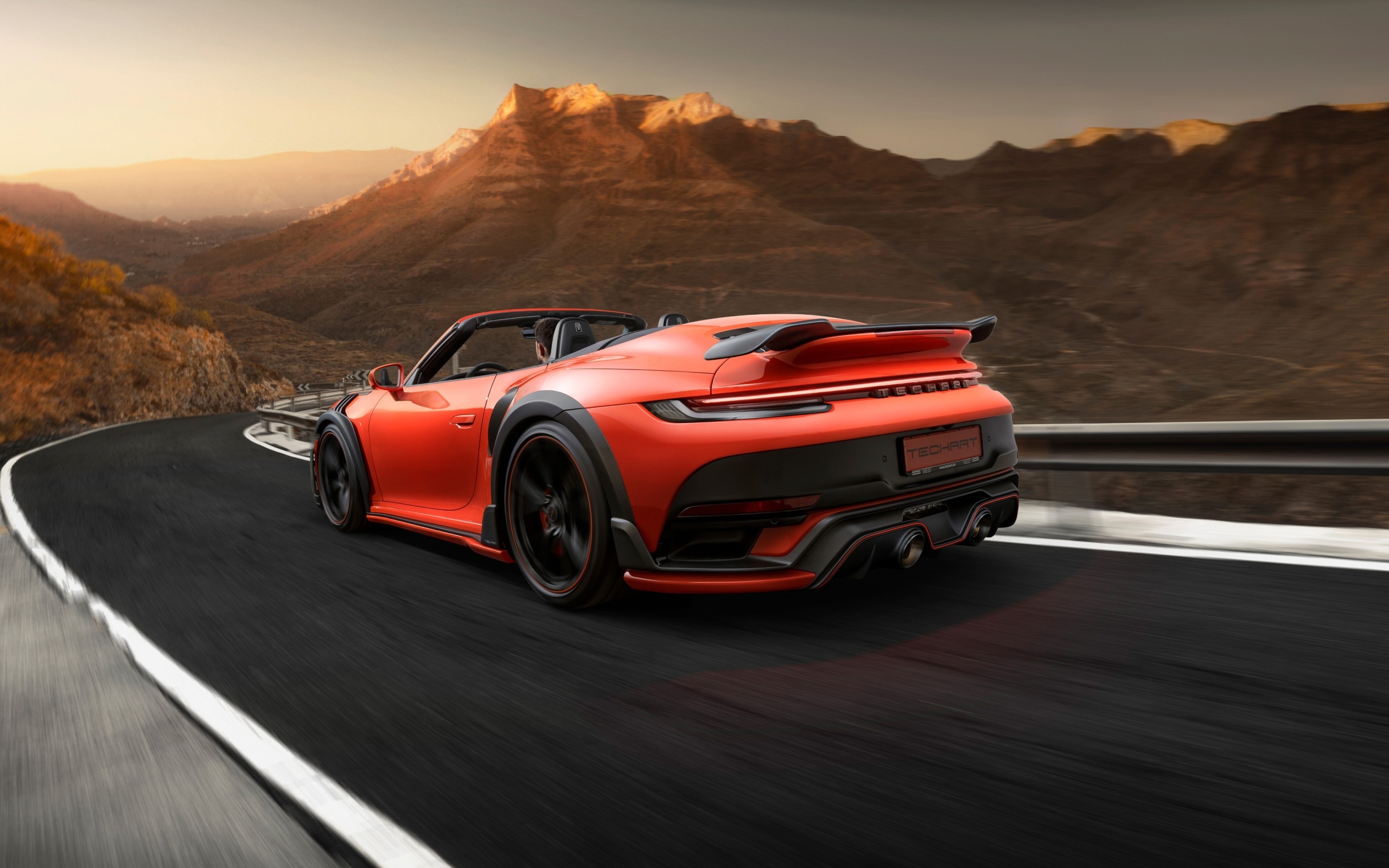 Красный кабриолет TechArt GTstreet R