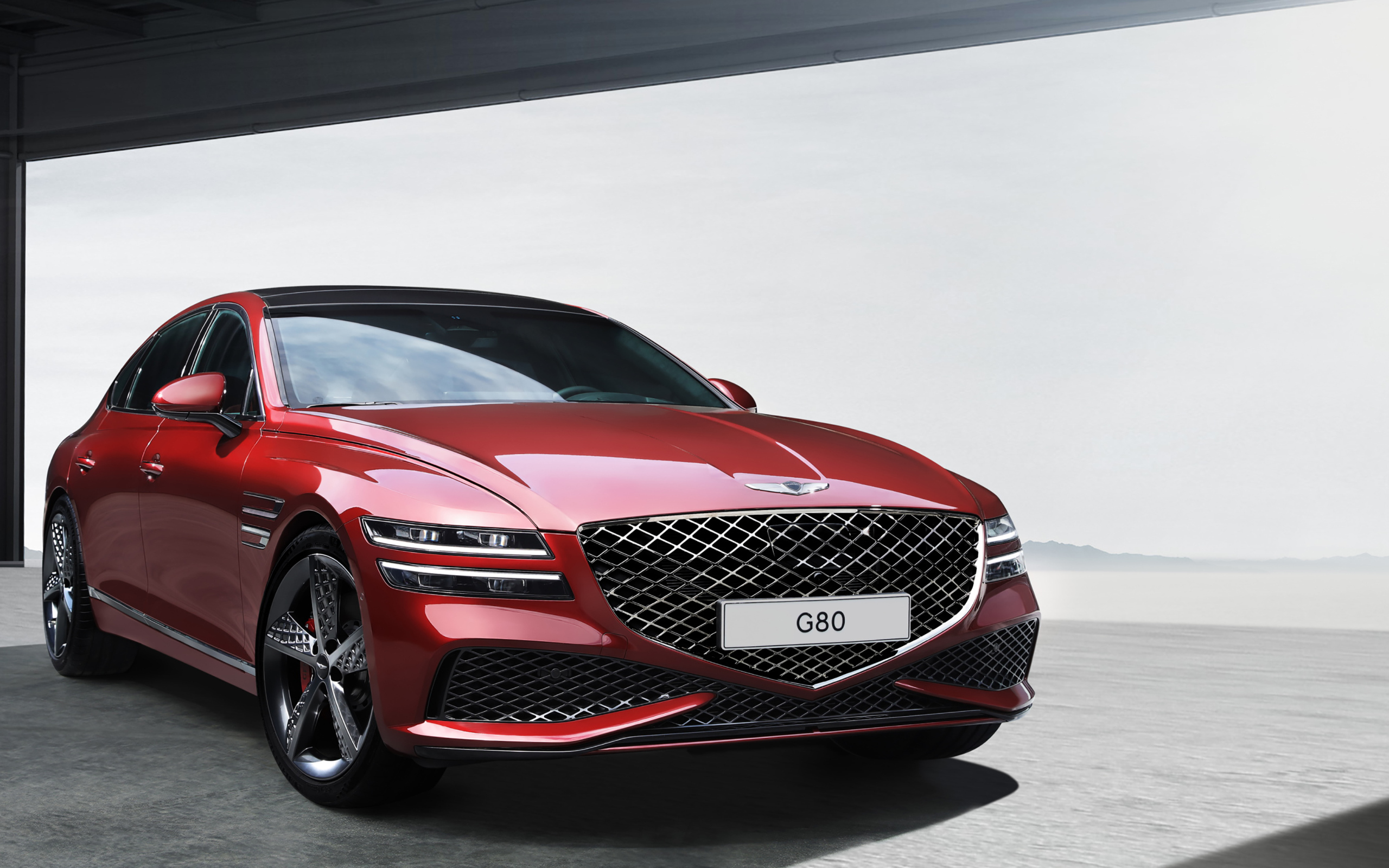 Стильный Genesis G80 Sport 2023 года вид спереди