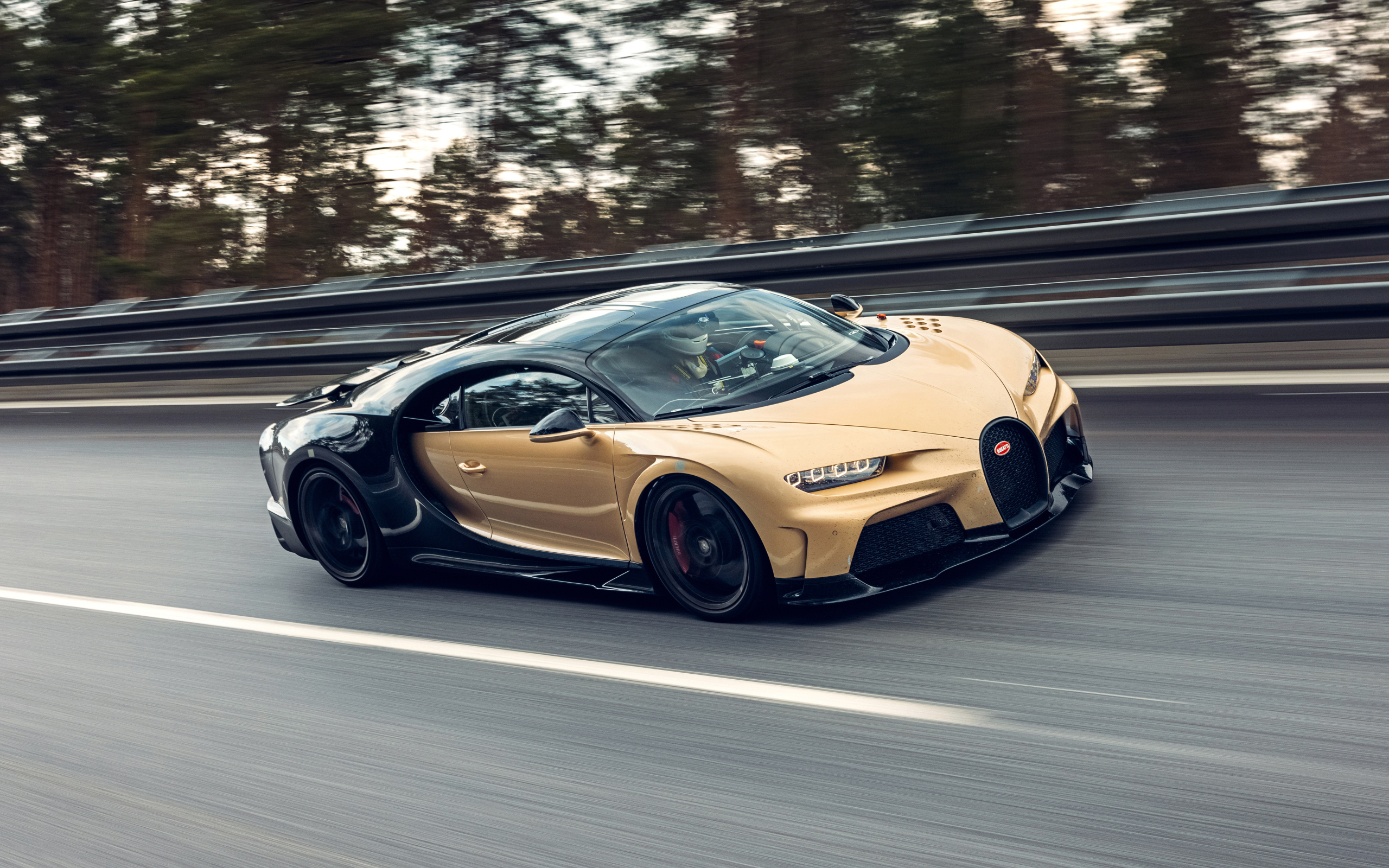 Быстрый автомобиль Bugatti Chiron, 2023 года