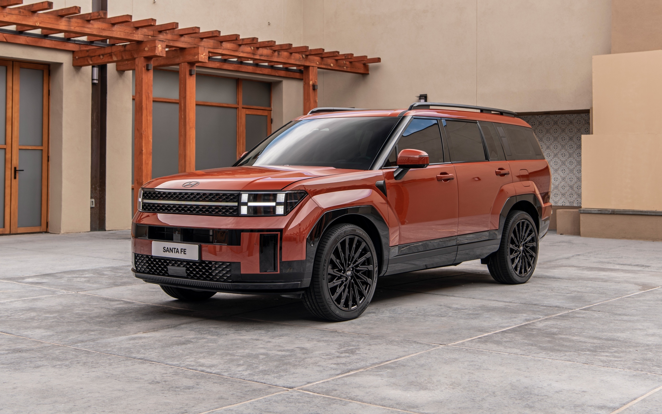 Красный внедорожник Hyundai Santa Fe 2.5T