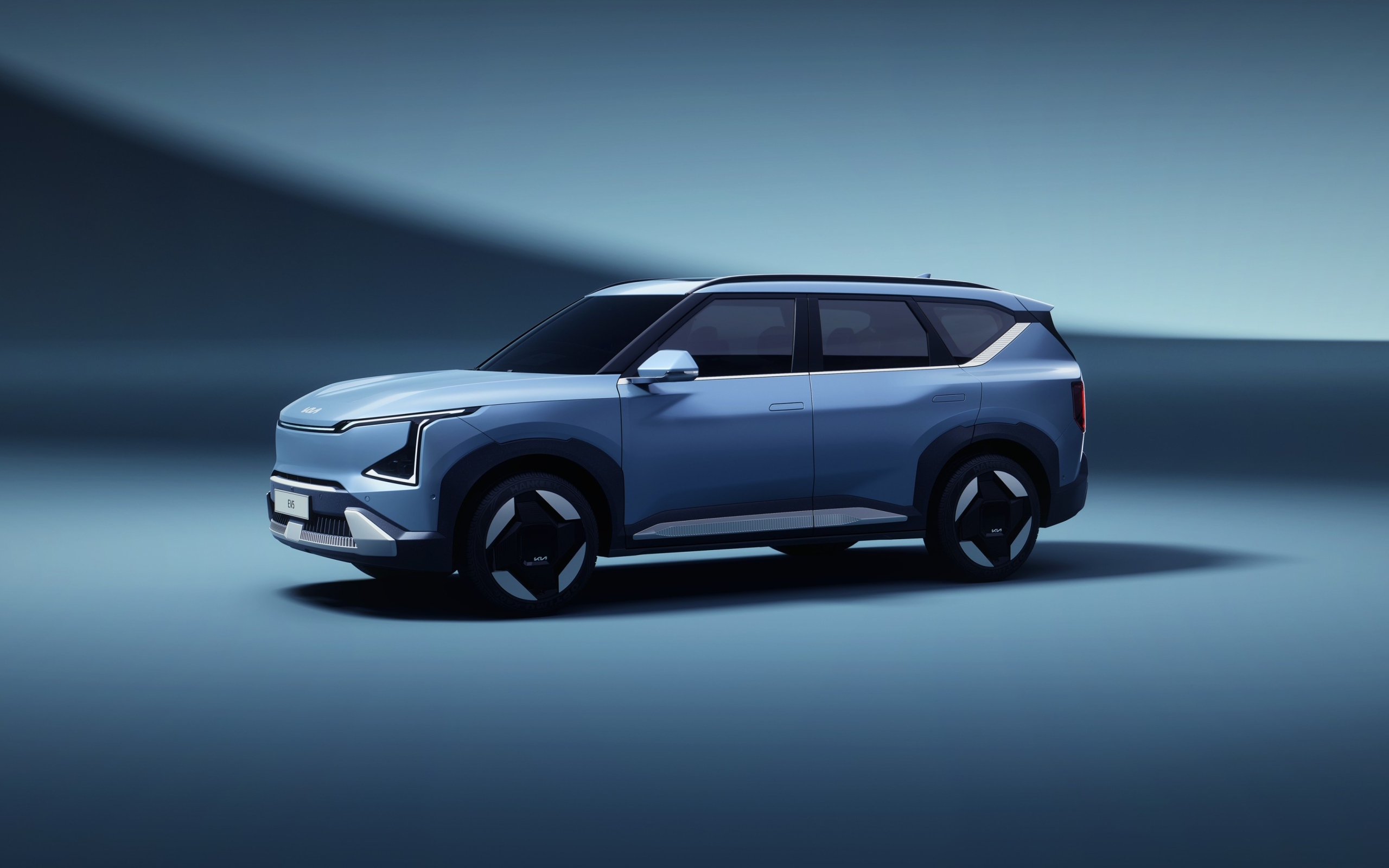 Внедорожник Kia EV5 2023 года вид сбоку