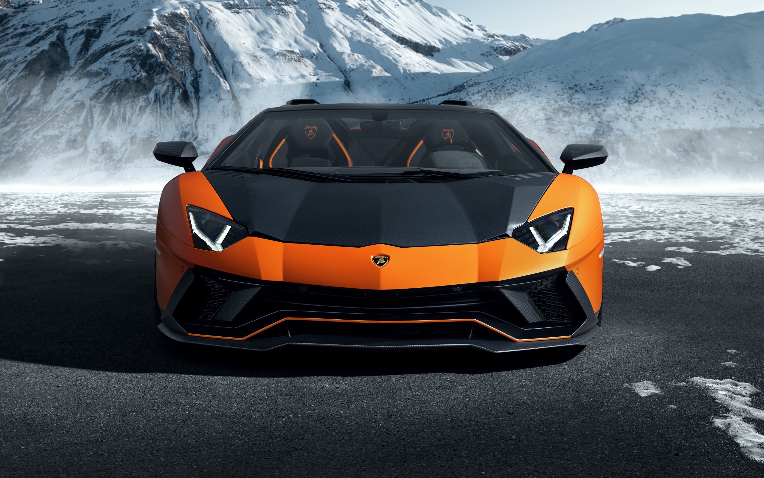 Спортивный Lamborghini Aventador LP 780-4 Ultimae Roadster 2023 года вид спереди