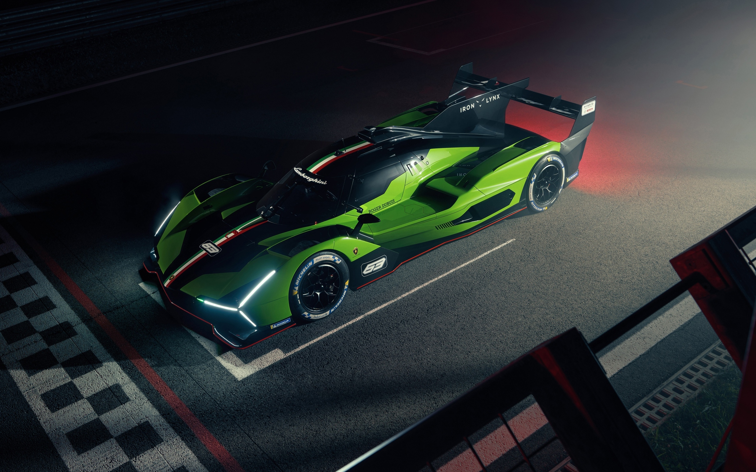 Вид сверху на автомобиль Lamborghini SC63 2023 года