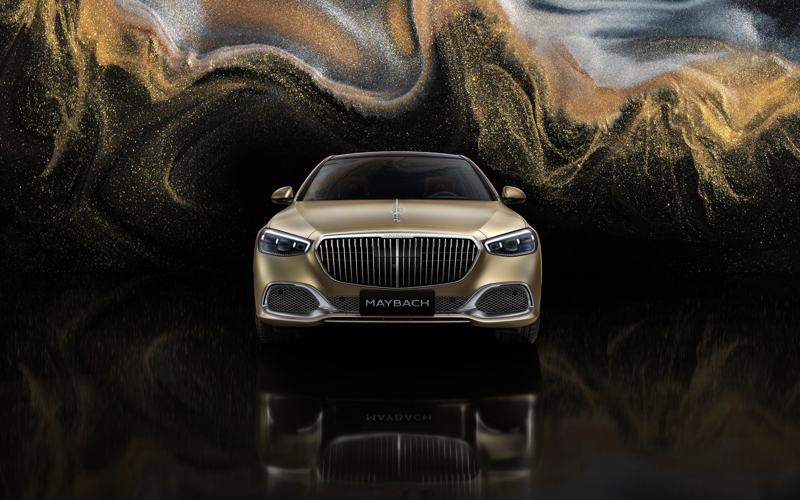 Вид спереди на автомобиль Mercedes MAYBACH S 680 4MATIC