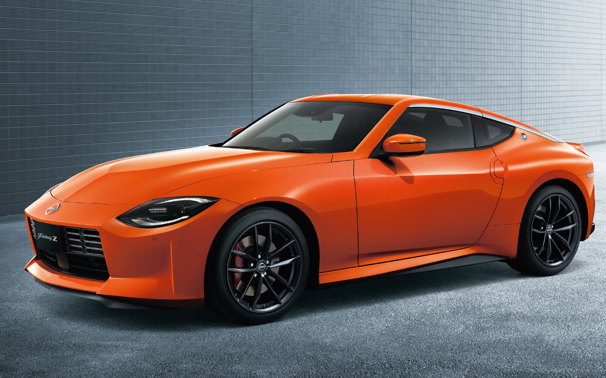 Оранжевый автомобиль Nissan Fairlady Z Version T