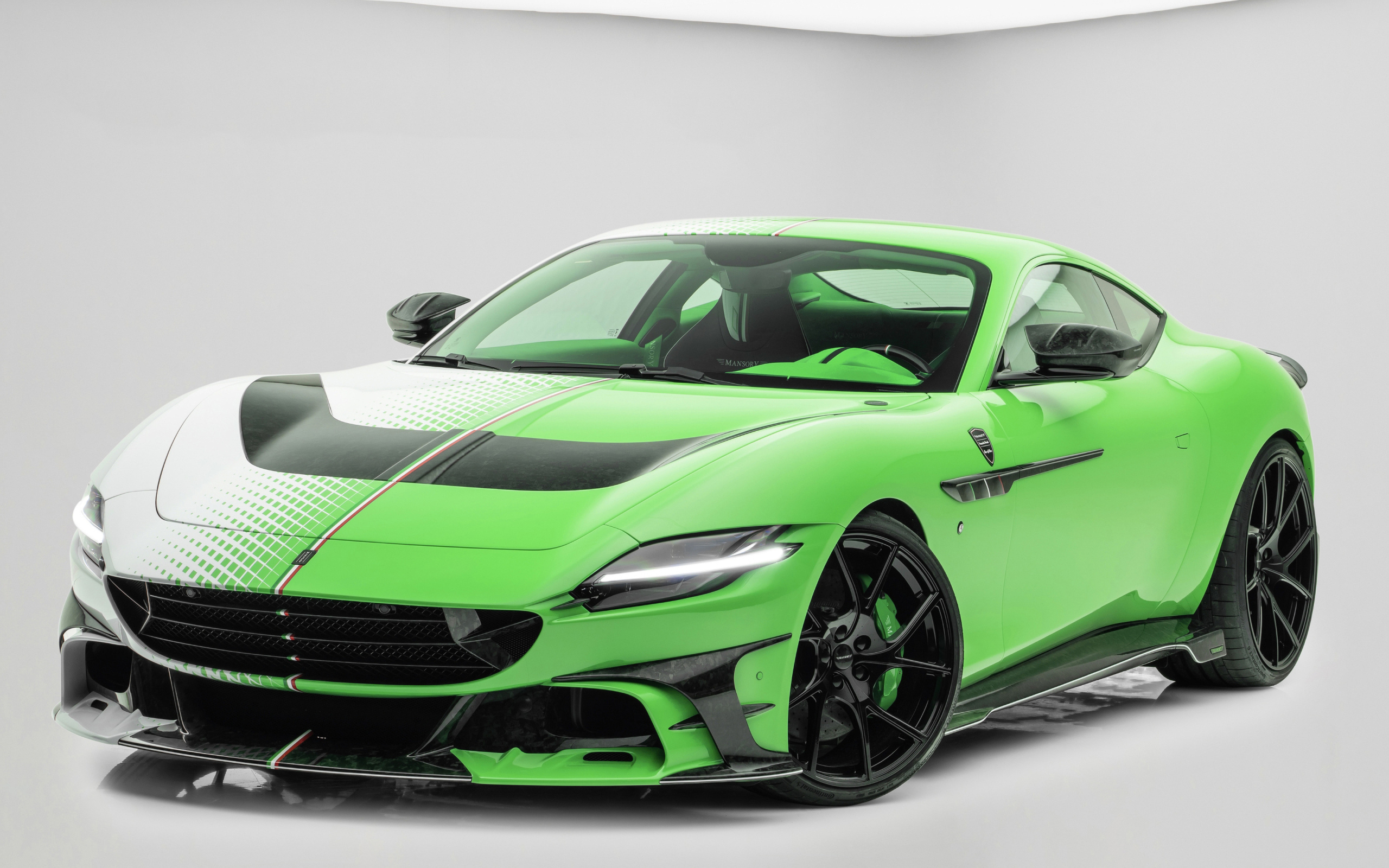 Зеленый автомобиль Mansory Tempesta Verde Ferrari Roma
