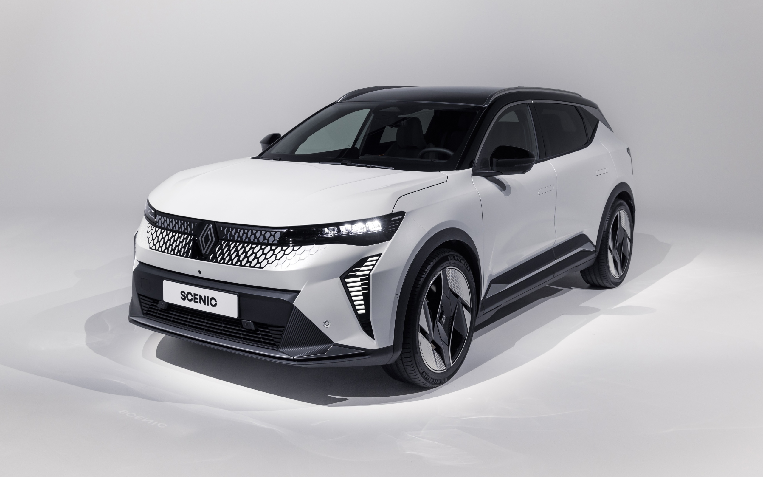 Автомобиль Renault Scénic E-Tech 2024 года