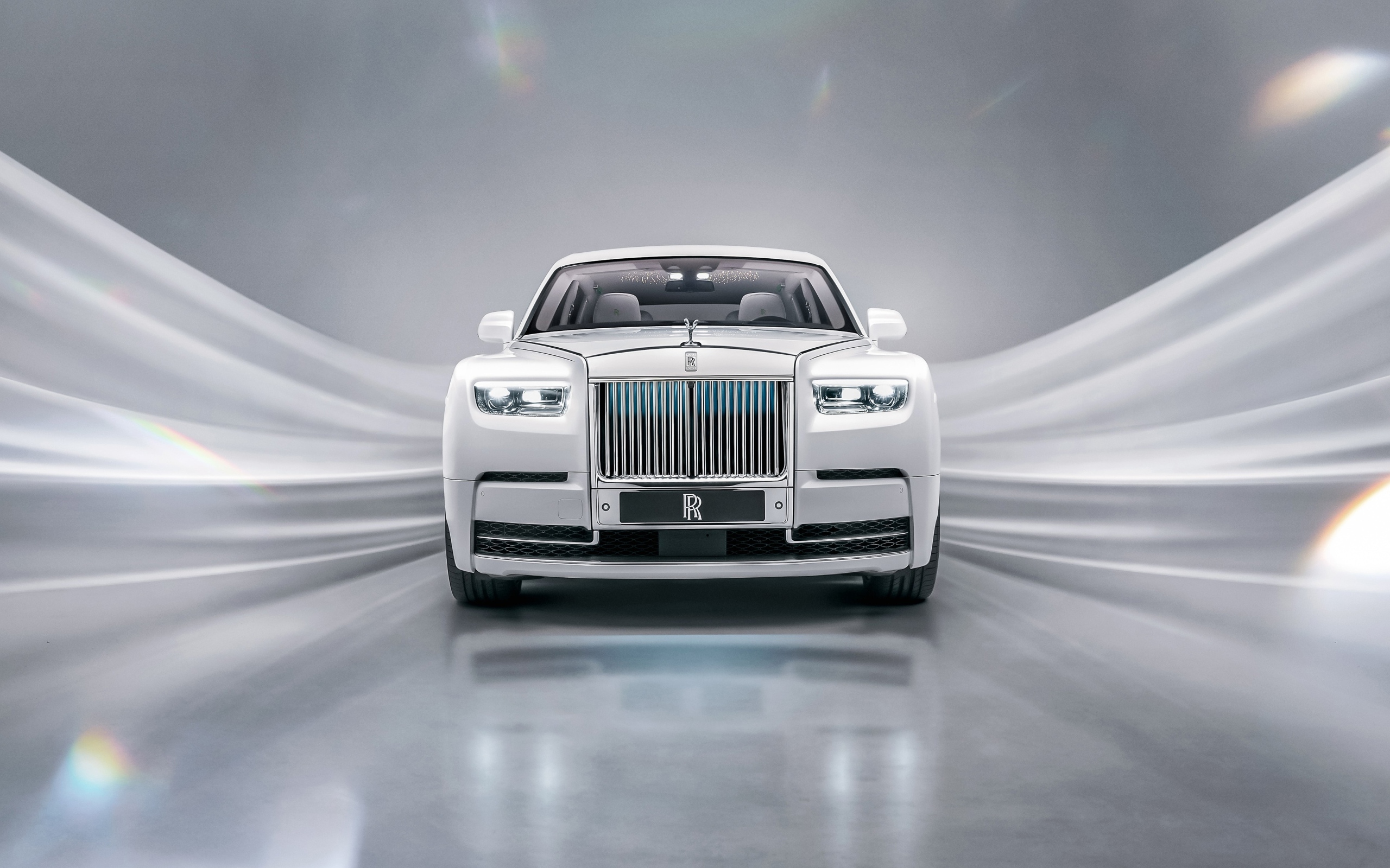Автомобиль Rolls-Royce Phantom EWB Platino вид спереди